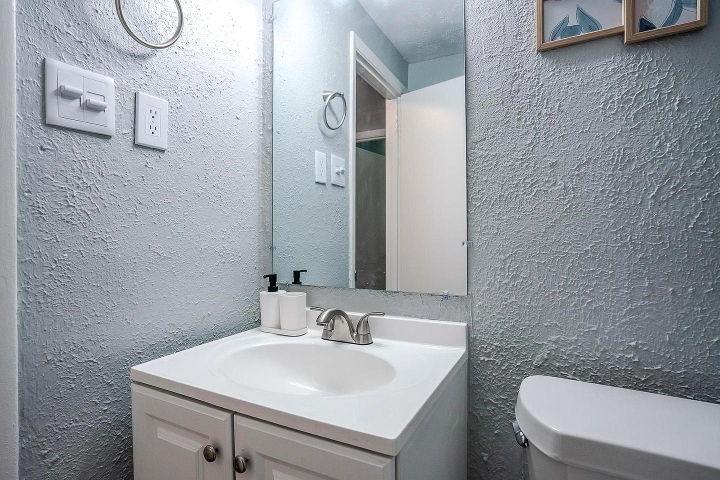 Bathroom(s)