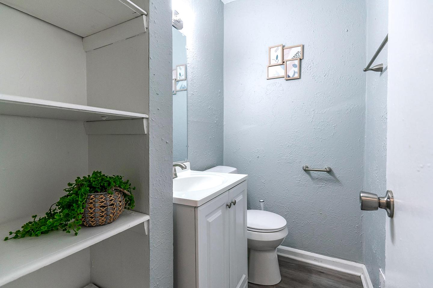 Bathroom(s)
