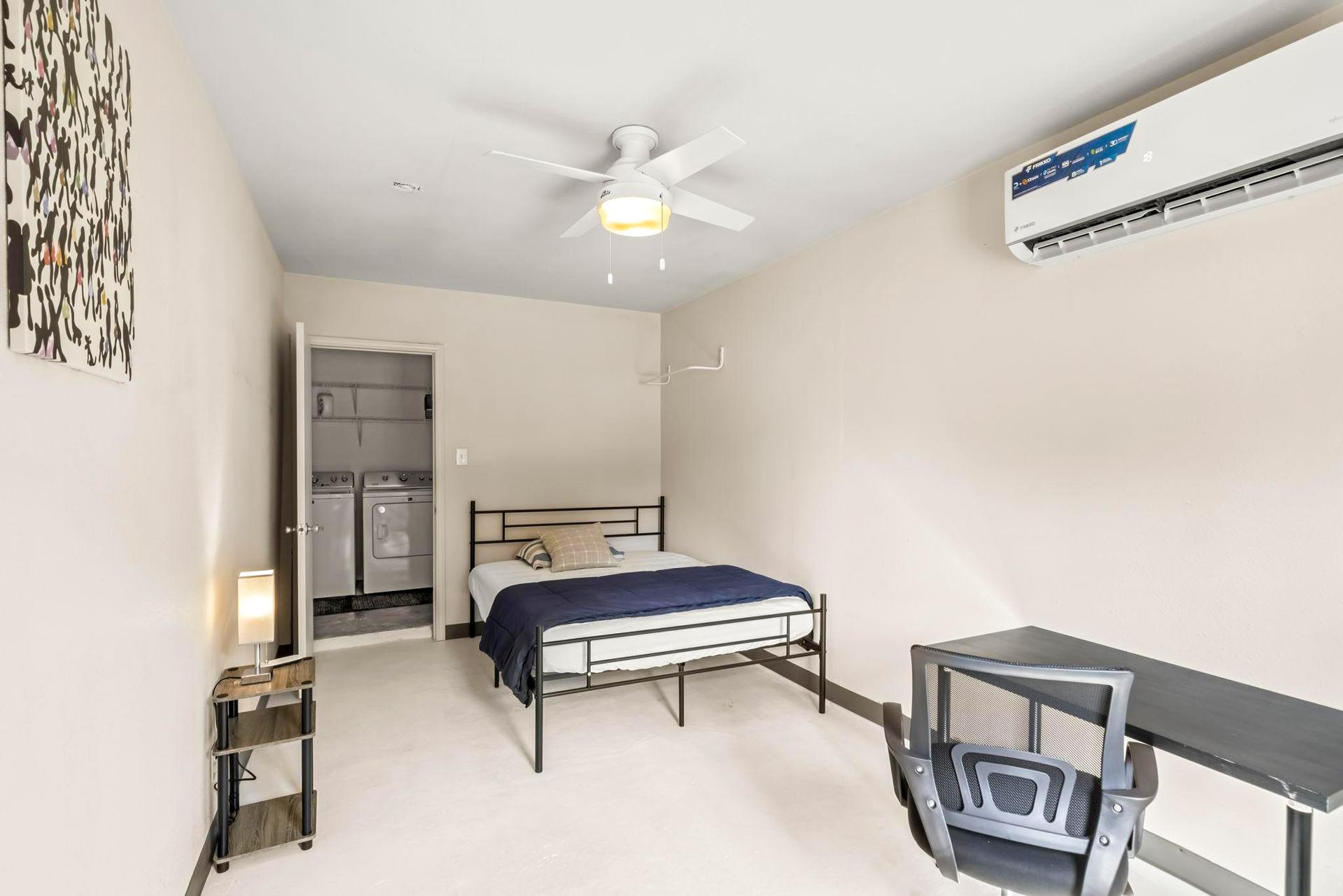 bedroom, detected:ceiling fan, bed, window blind