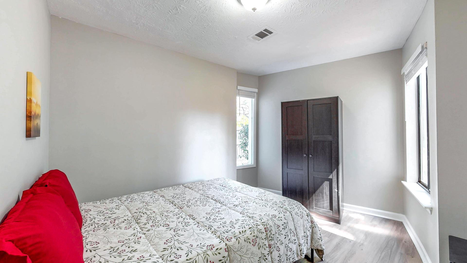 bedroom, detected: bed, window blind
