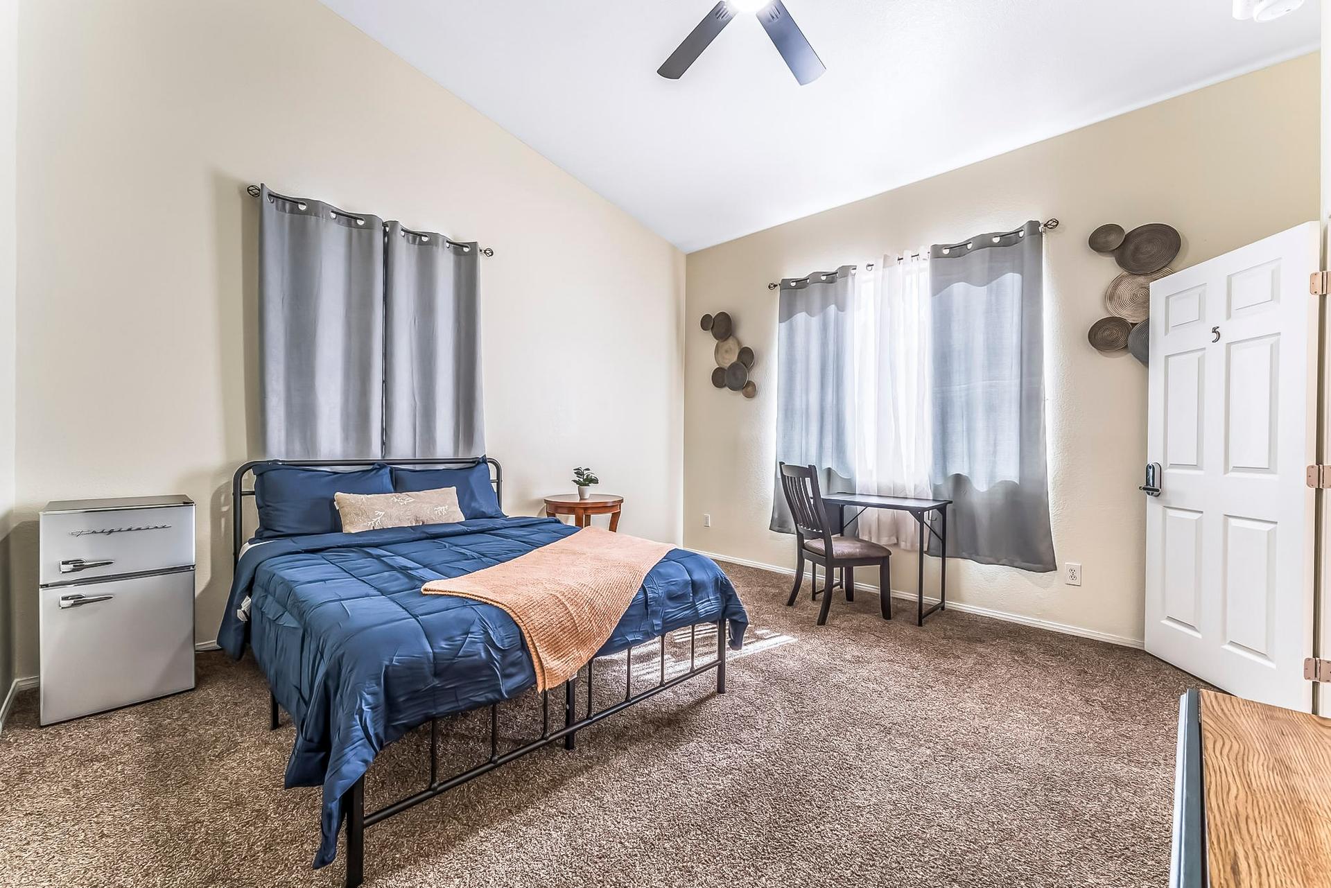 bedroom, detected:ceiling fan, bed