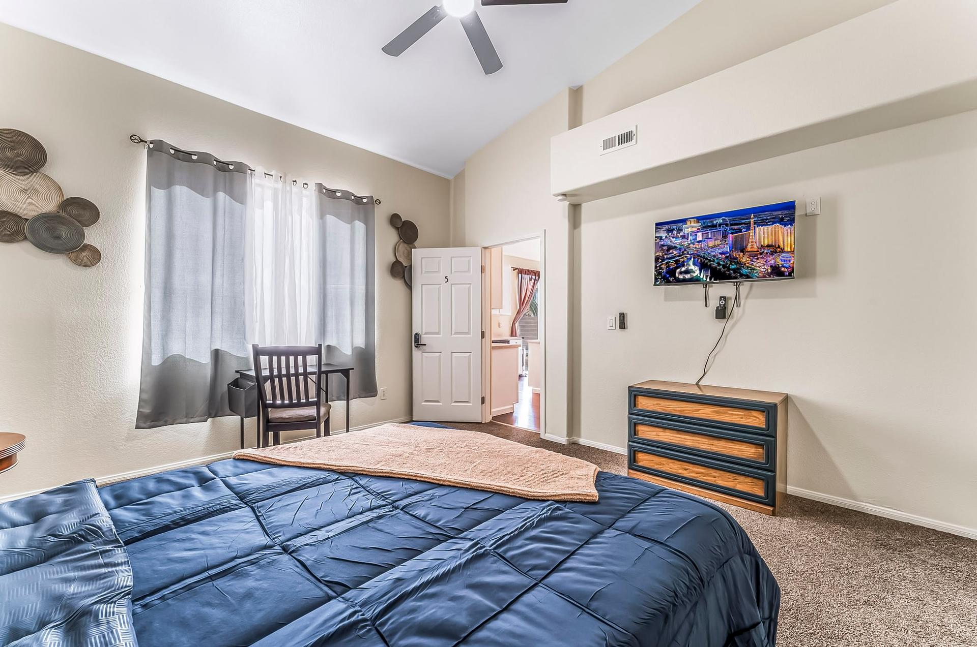 bedroom, detected:ceiling fan, bed