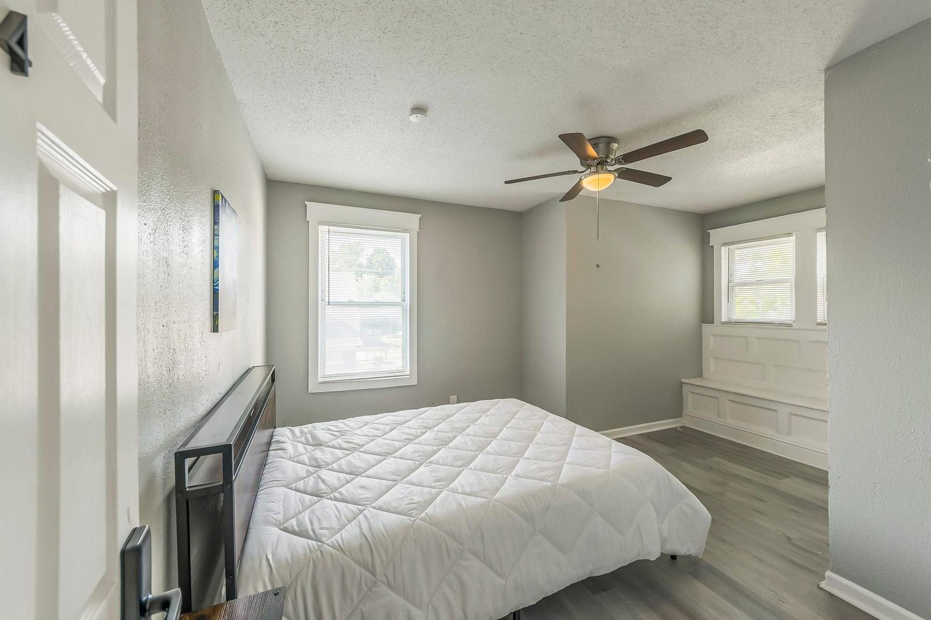 bedroom, detected:ceiling fan, bed, window blind