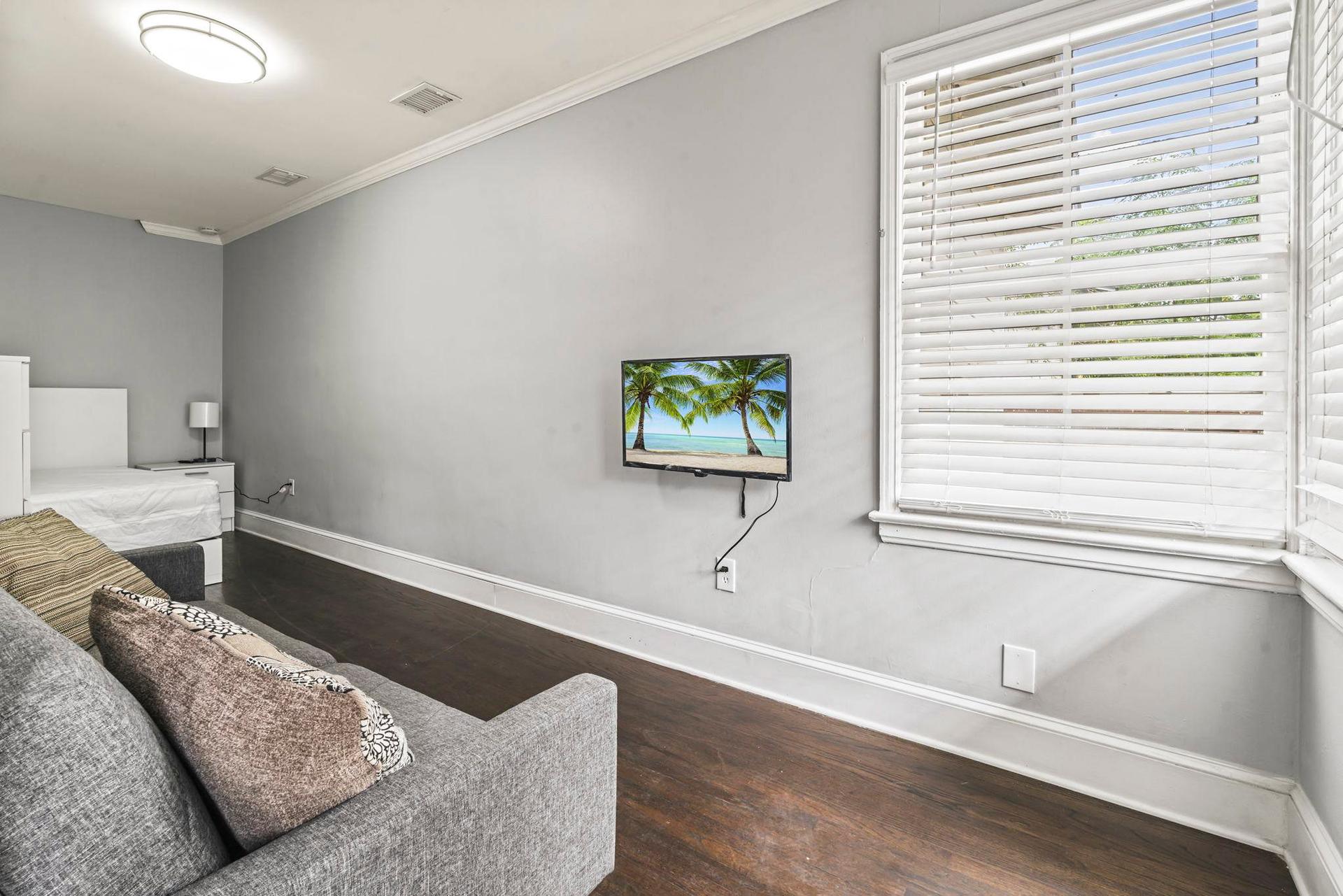 living_room, detected:window blind