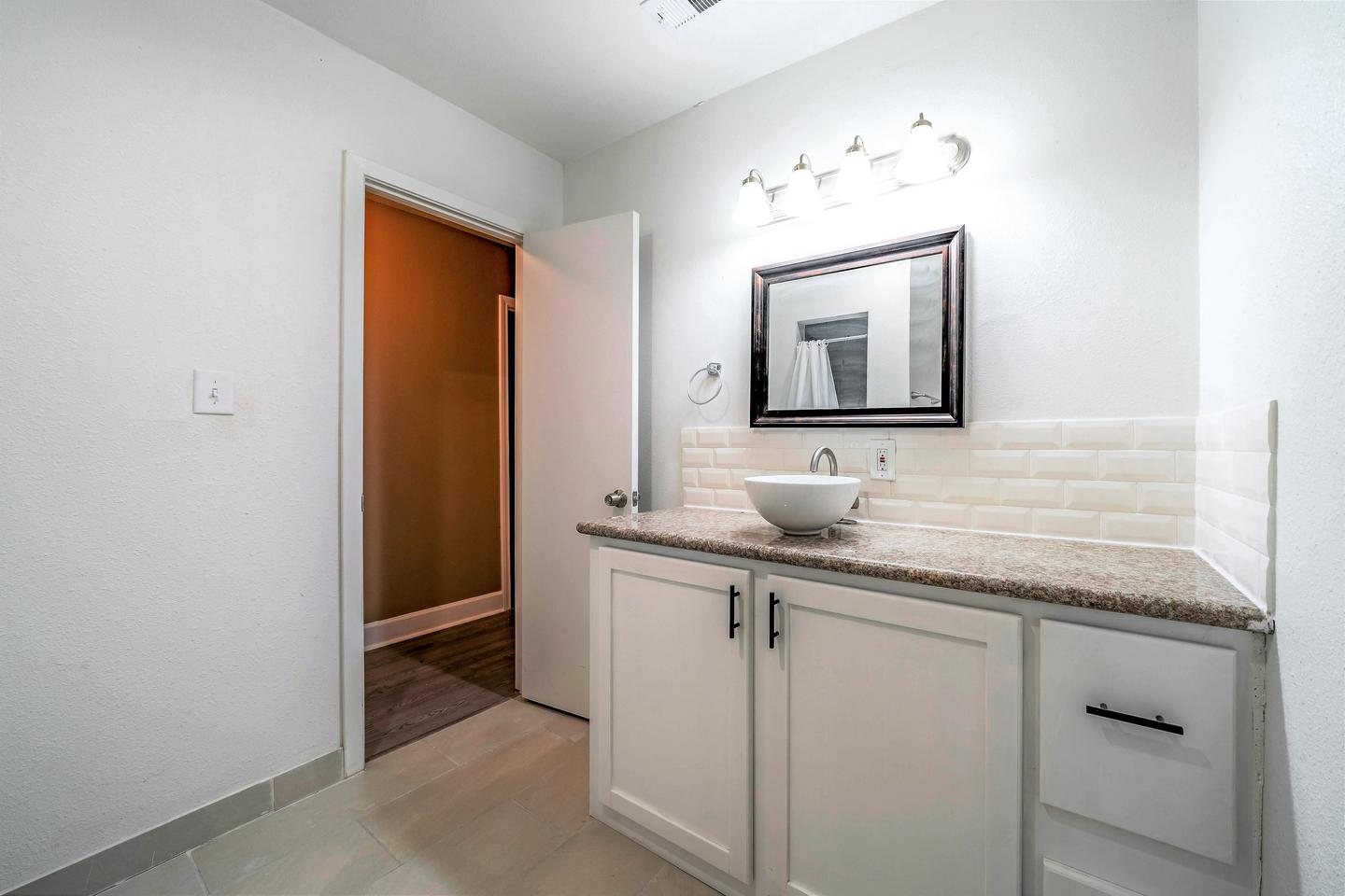 Bathroom(s)