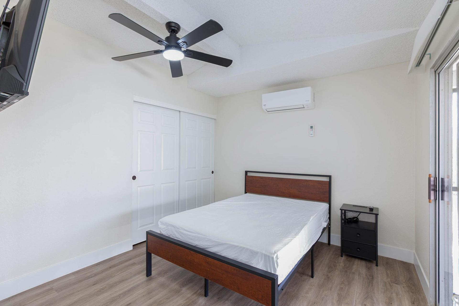bedroom, detected:ceiling fan, bed