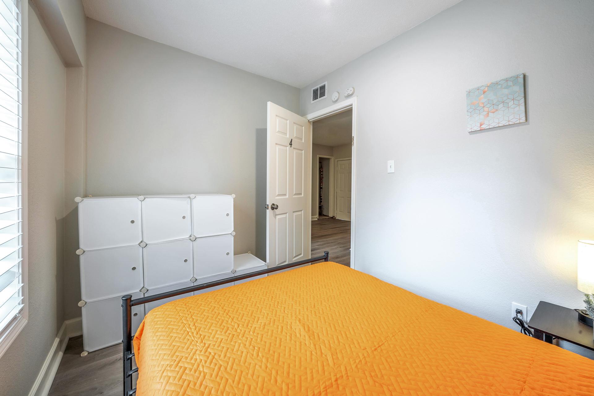 bedroom, detected: bed, window blind