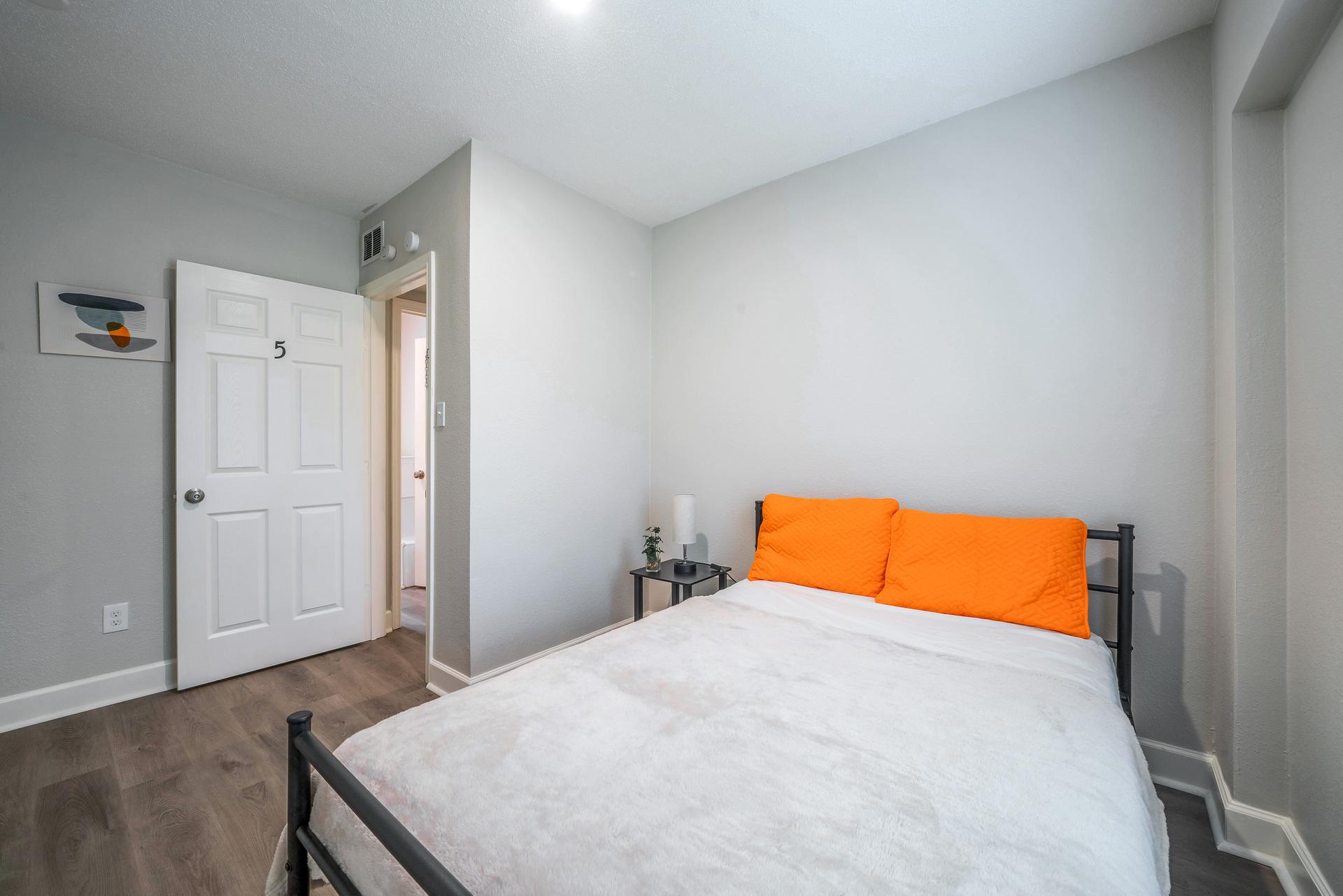 bedroom, detected: bed