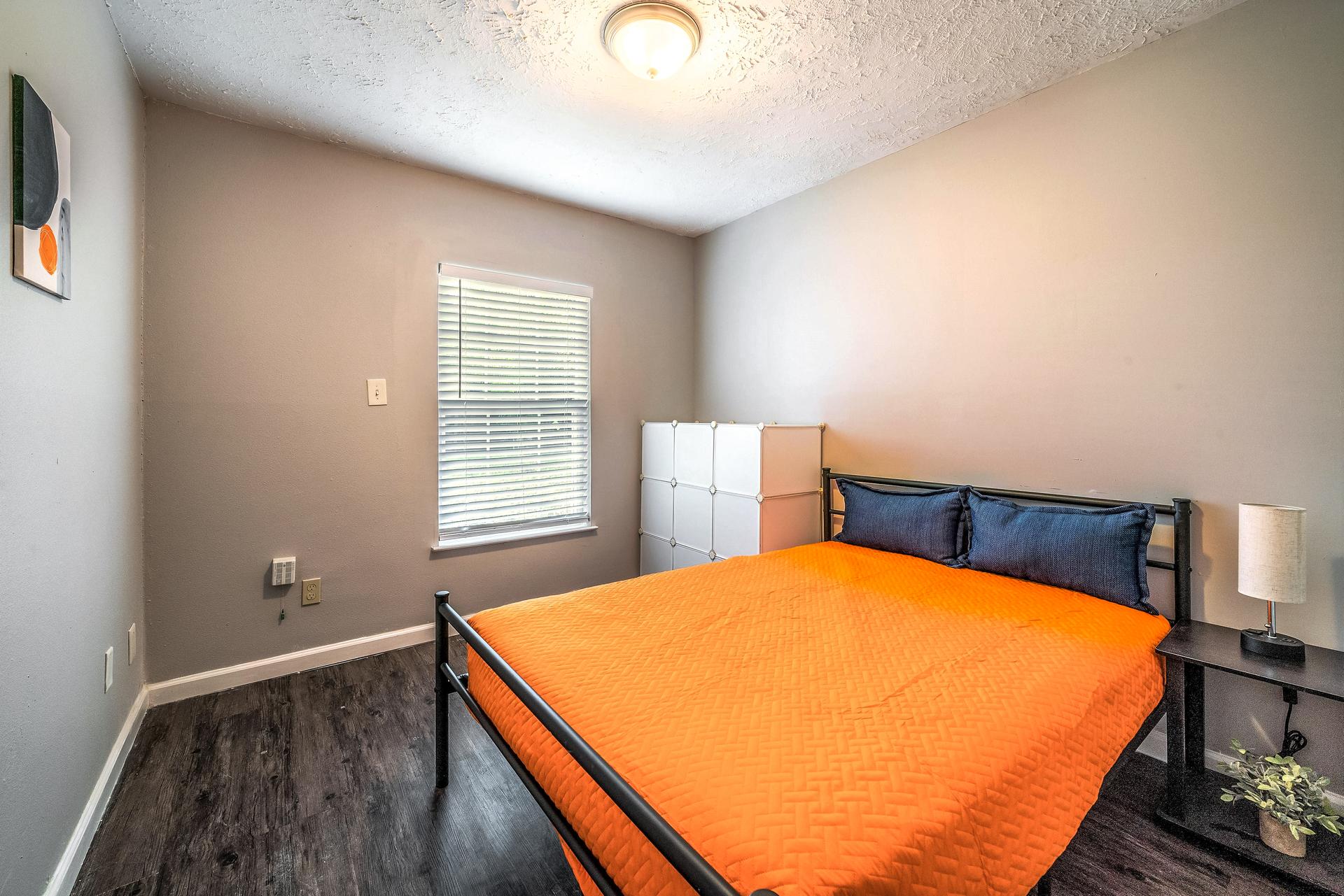 bedroom, detected: bed, window blind