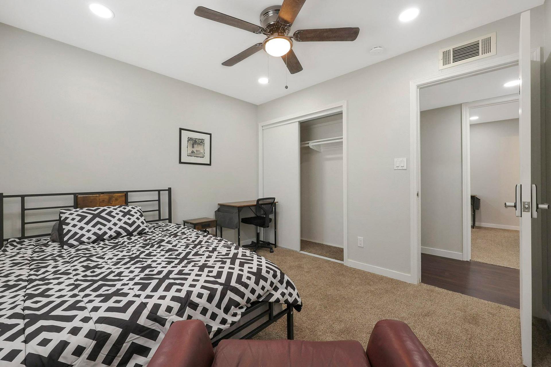bedroom, detected:ceiling fan, bed, window blind
