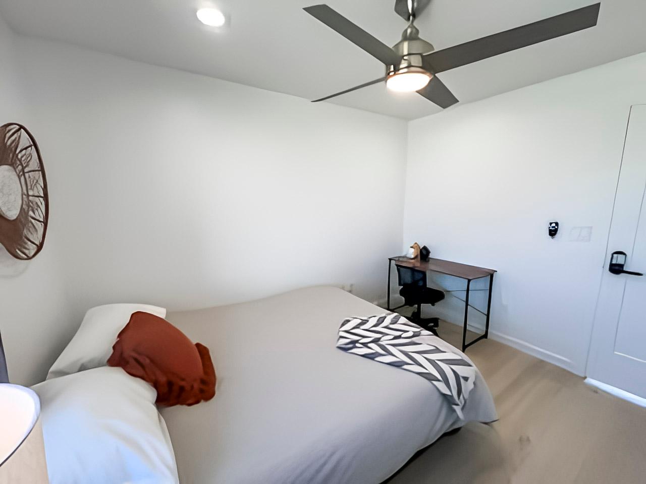 bedroom, detected:ceiling fan, bed
