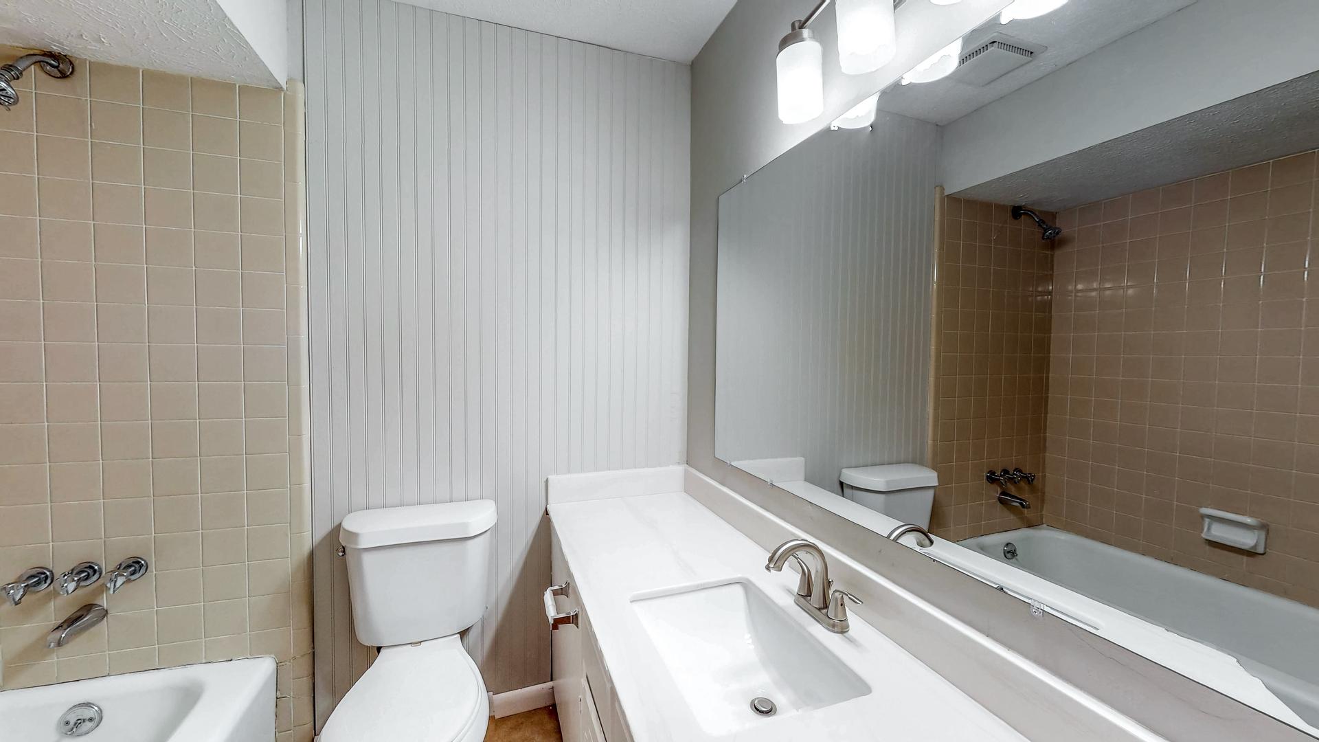 bathroom, detected: bathtub