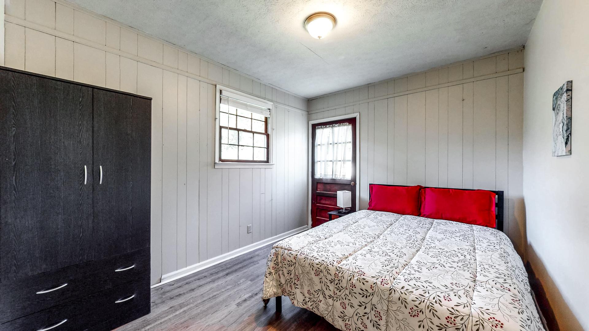 bedroom, detected: bed