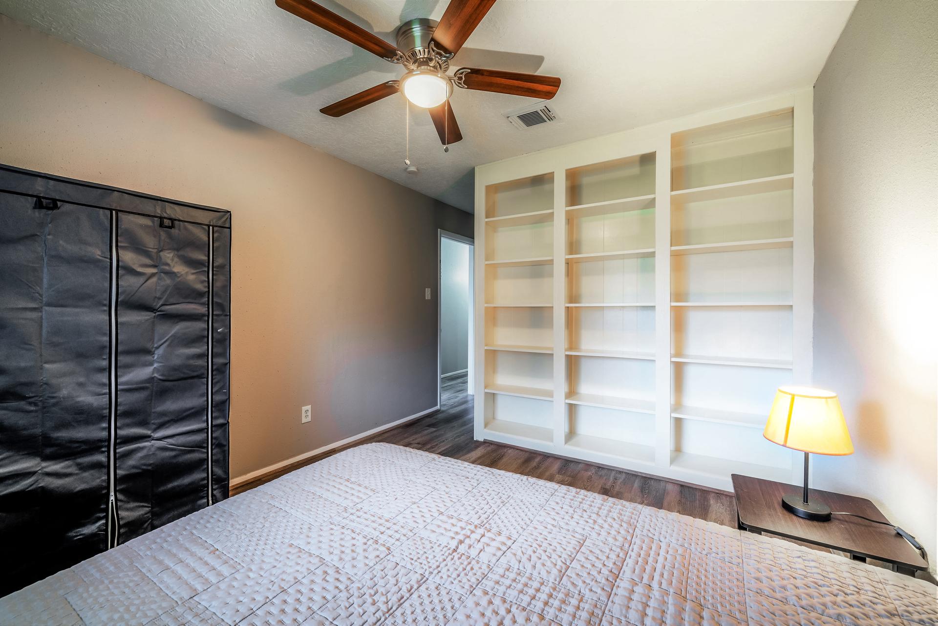 bedroom, detected: ceiling fan, window blind, bed