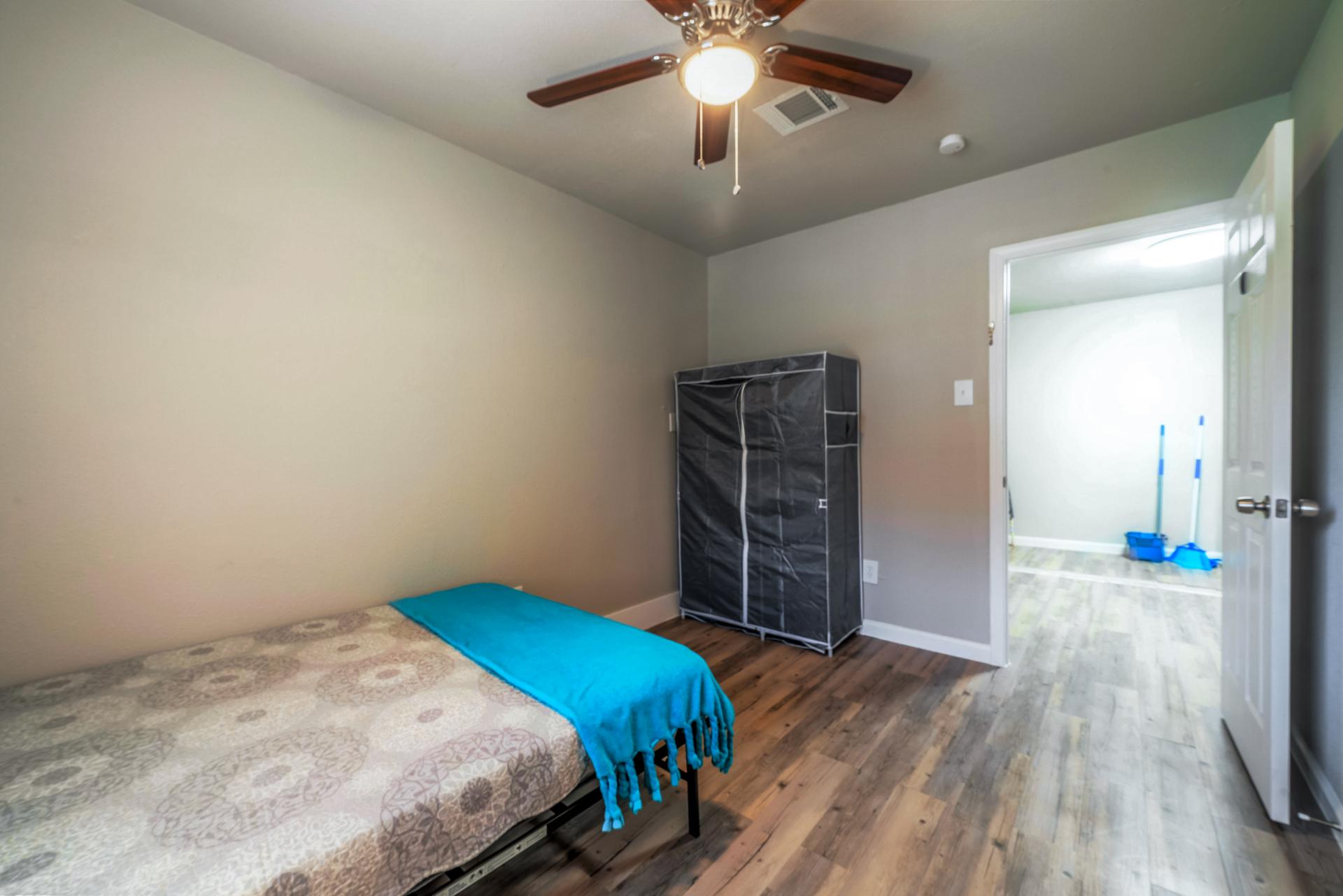 bedroom, detected: ceiling fan, window blind, bed