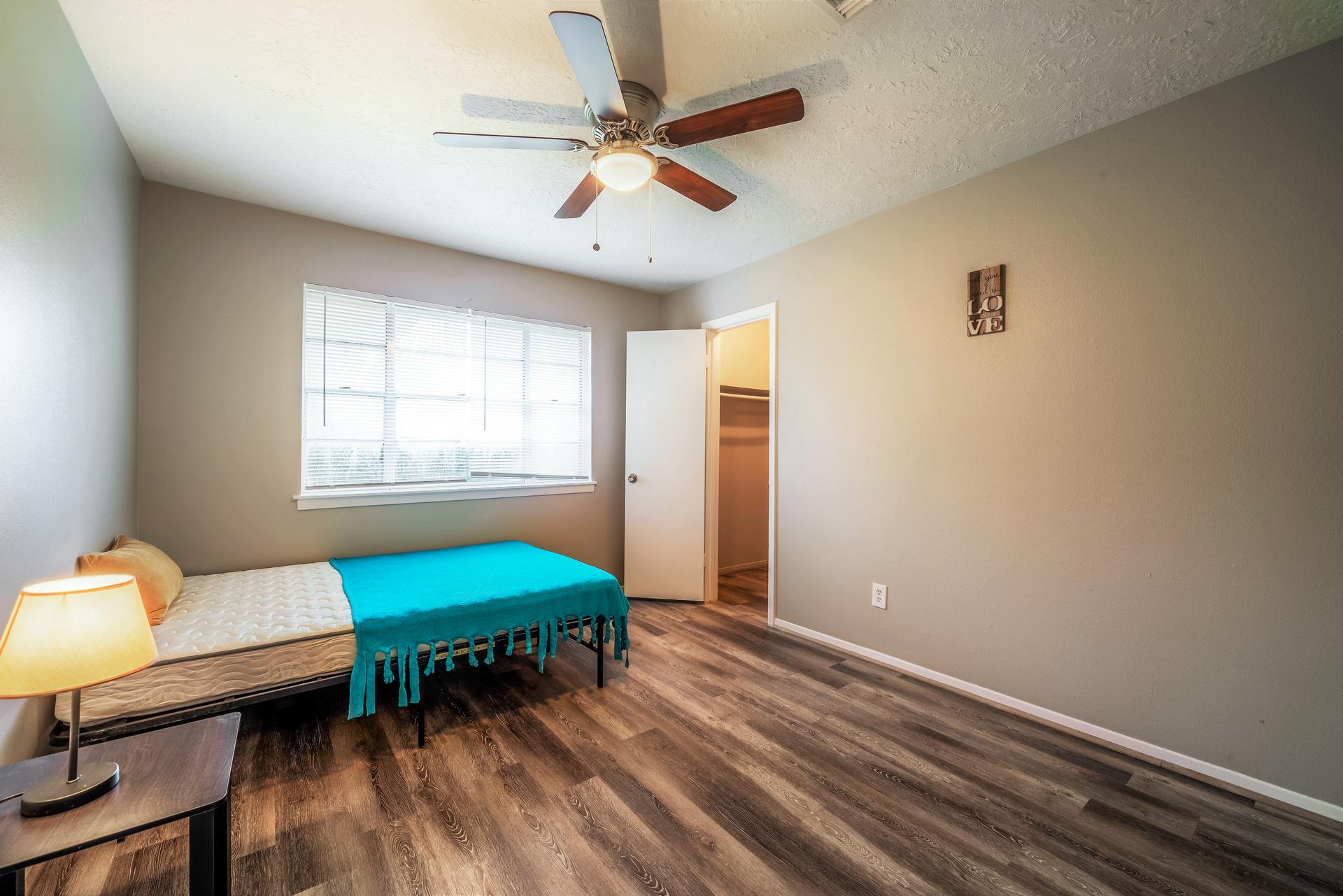 bedroom, detected: ceiling fan, window blind, bed