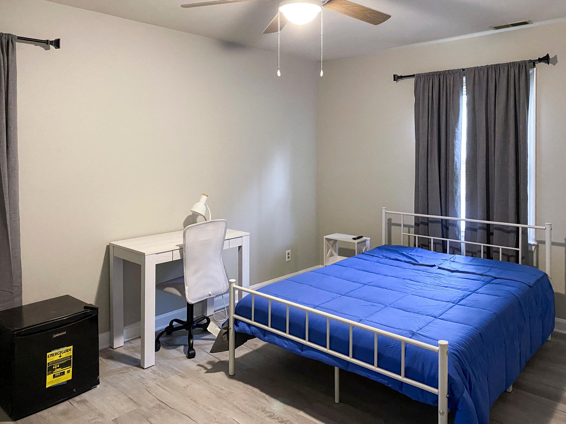 bedroom, detected:ceiling fan, bed
