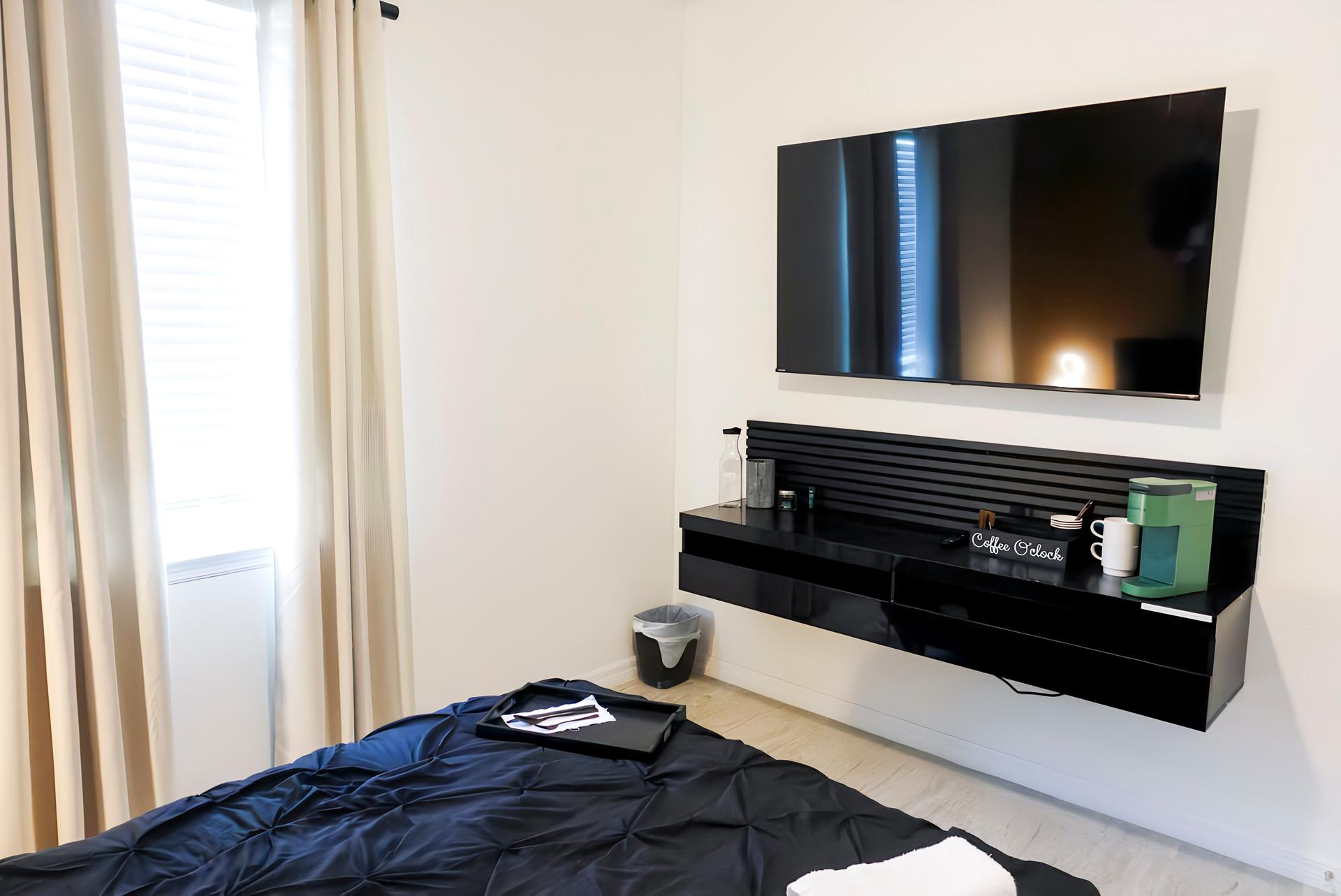 bedroom, detected:window blind, bed