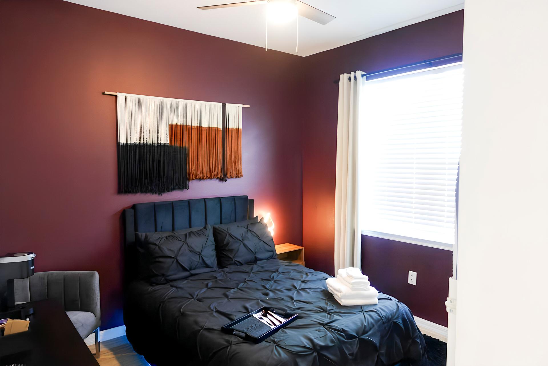 bedroom, detected:ceiling fan, window blind, bed