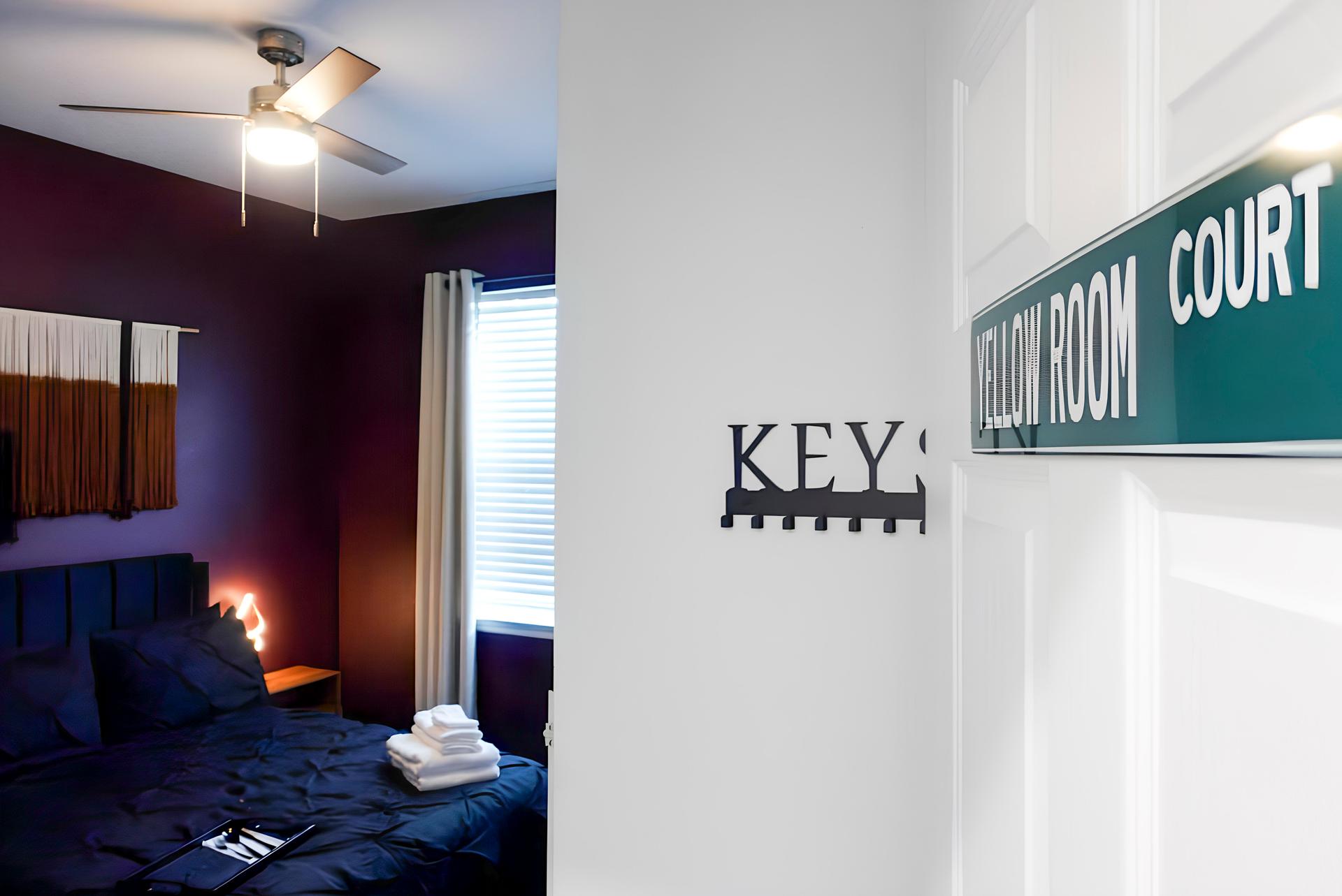 living_room, detected:window blind, ceiling fan