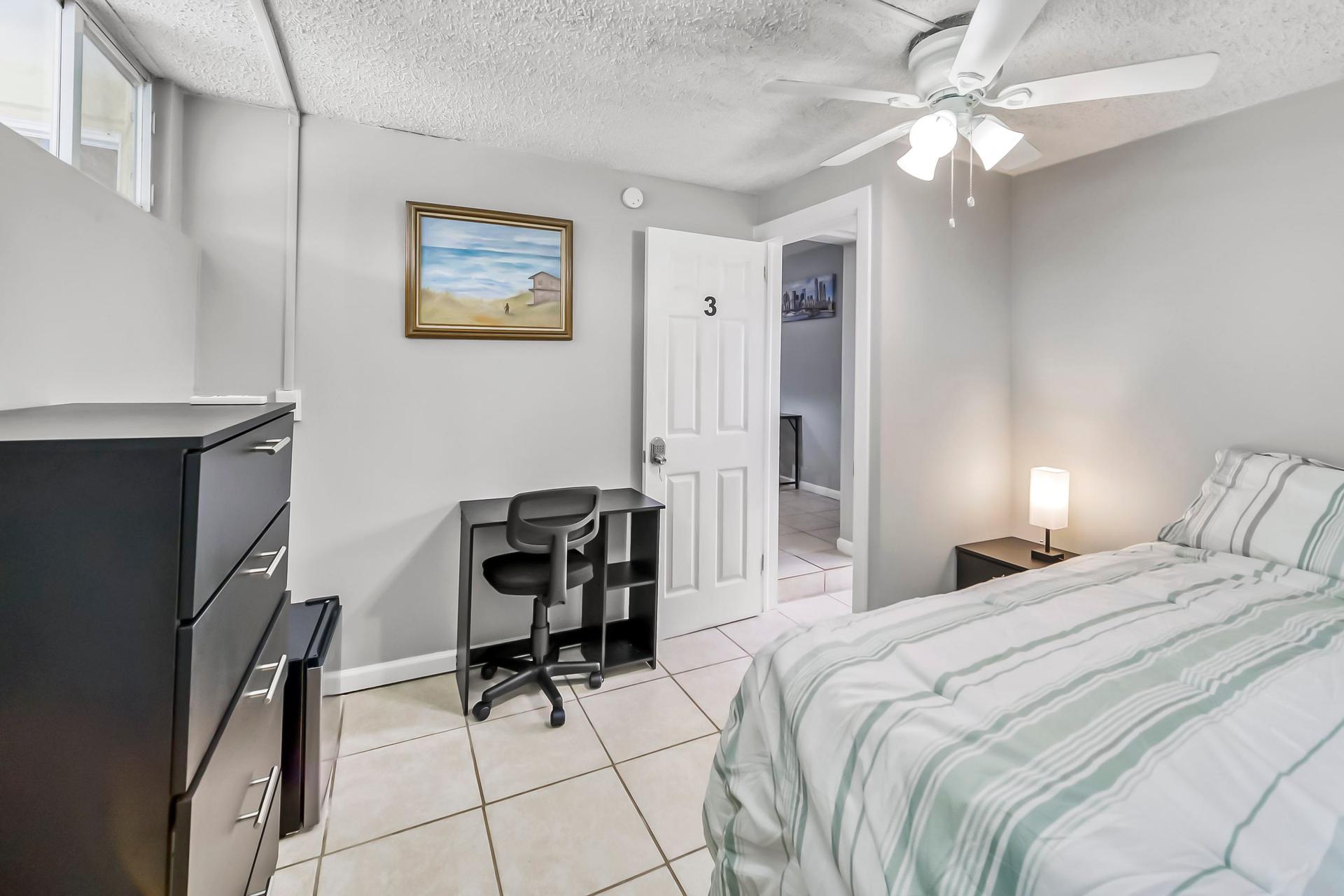 bedroom, detected:ceiling fan, bed