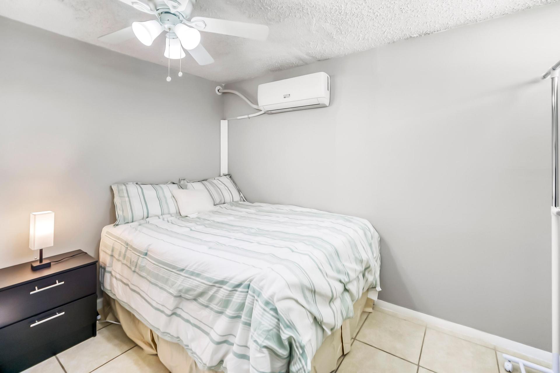 bedroom, detected:ceiling fan, bed