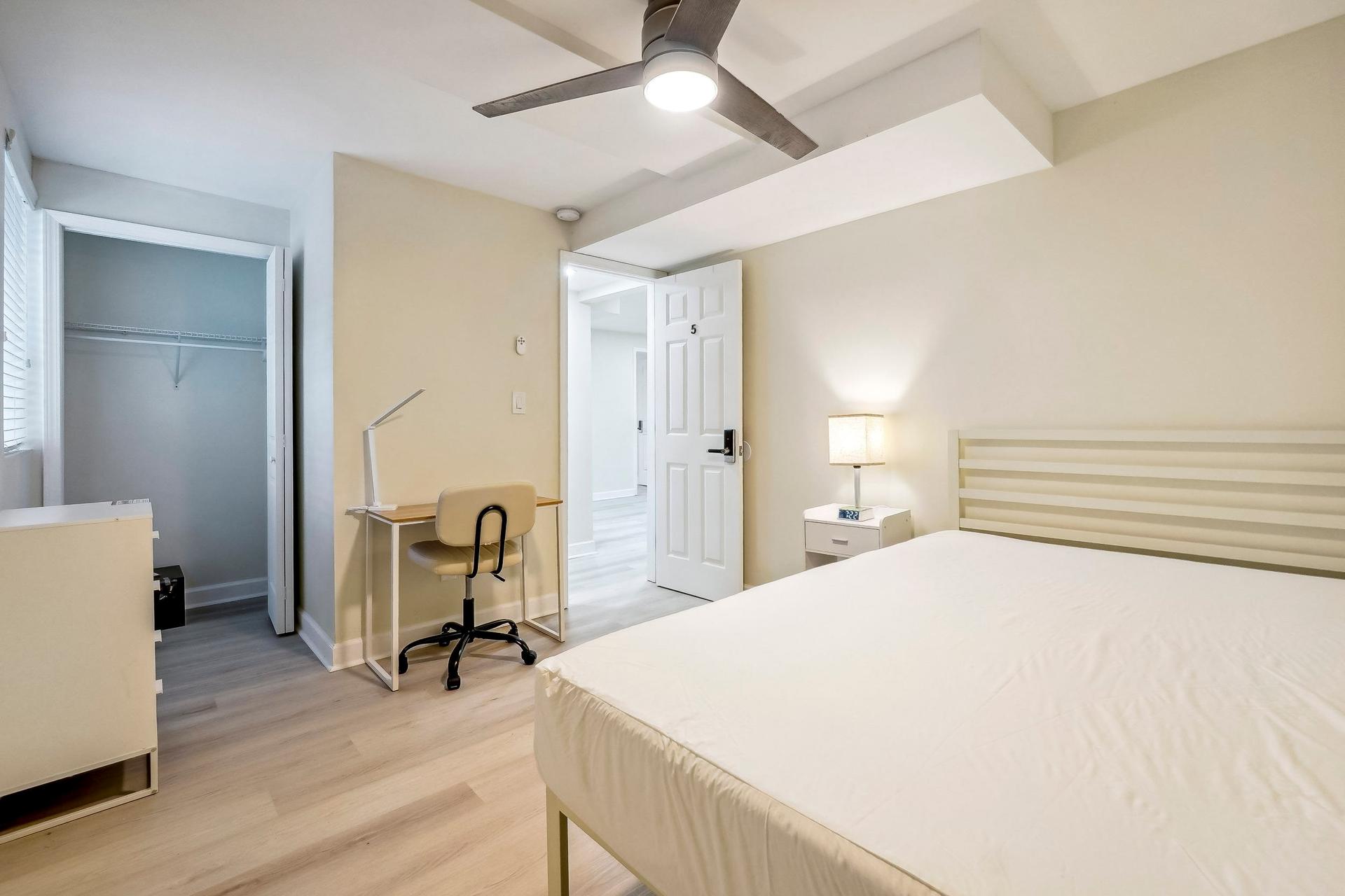 bedroom, detected:ceiling fan, bed