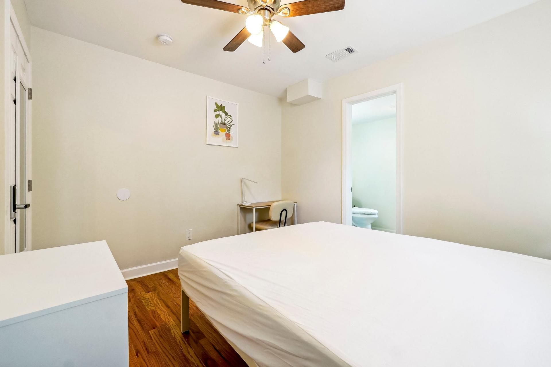 bedroom, detected:ceiling fan, bed