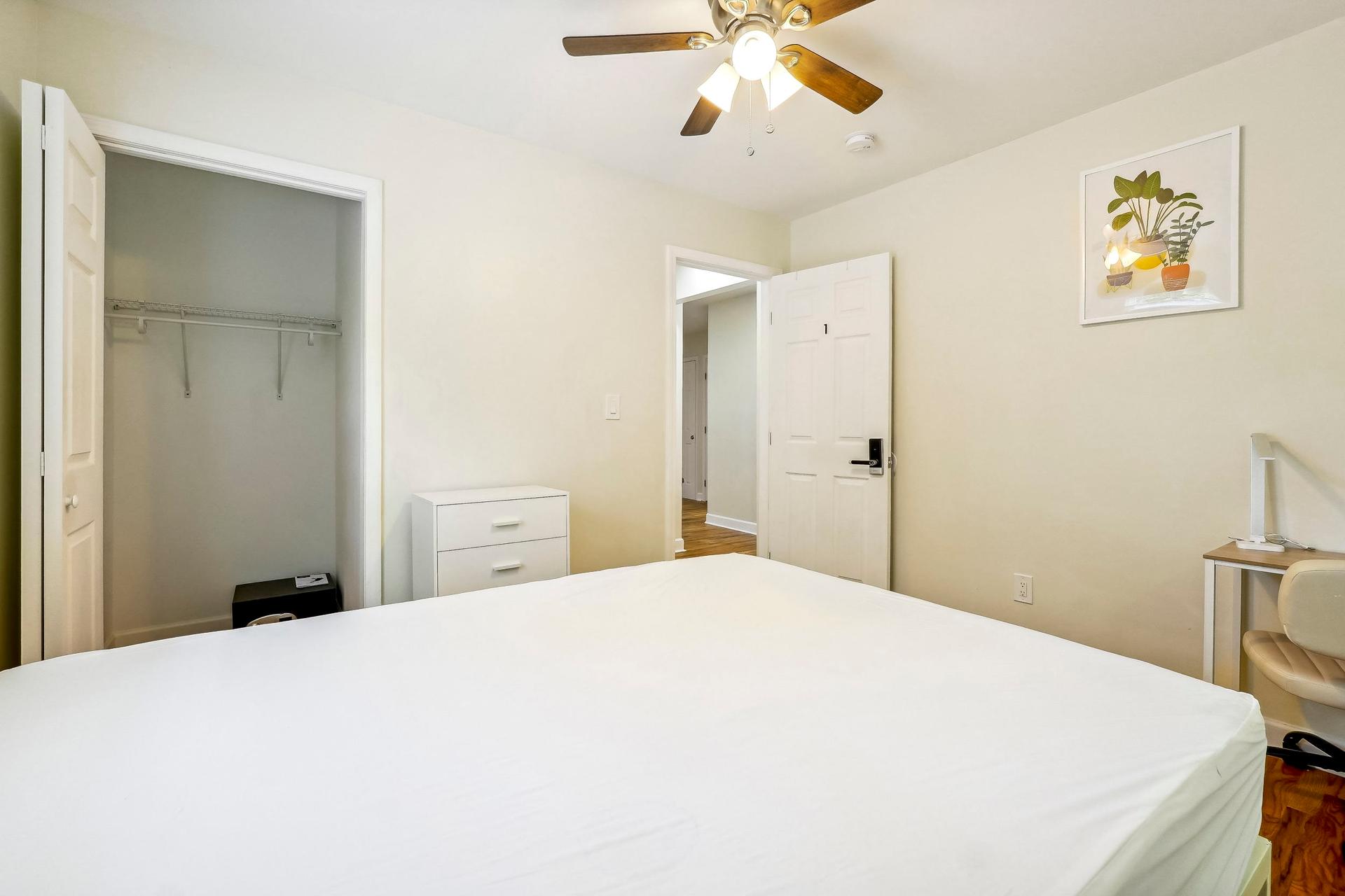 bedroom, detected:ceiling fan, bed