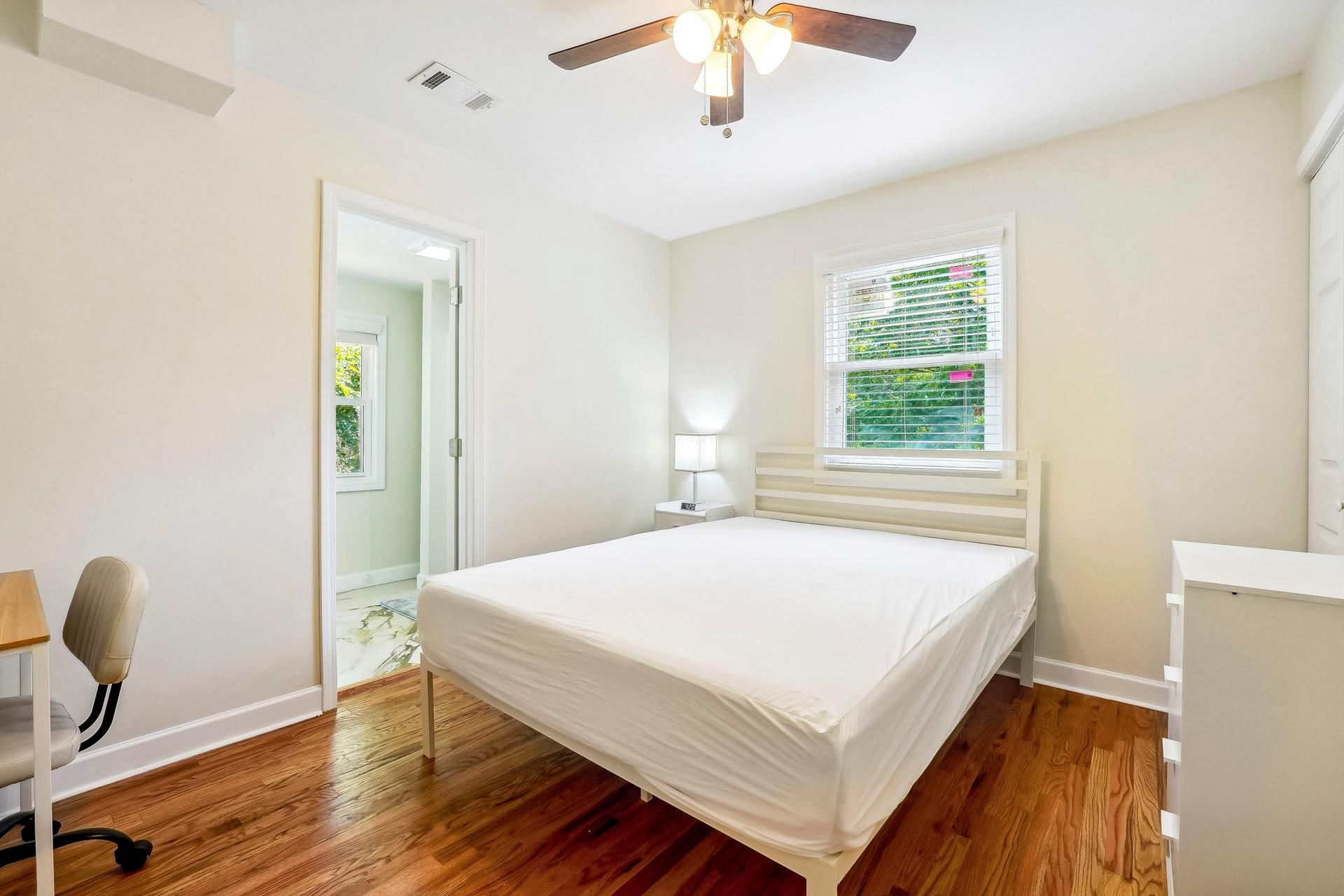 bedroom, detected:ceiling fan, window blind, bed