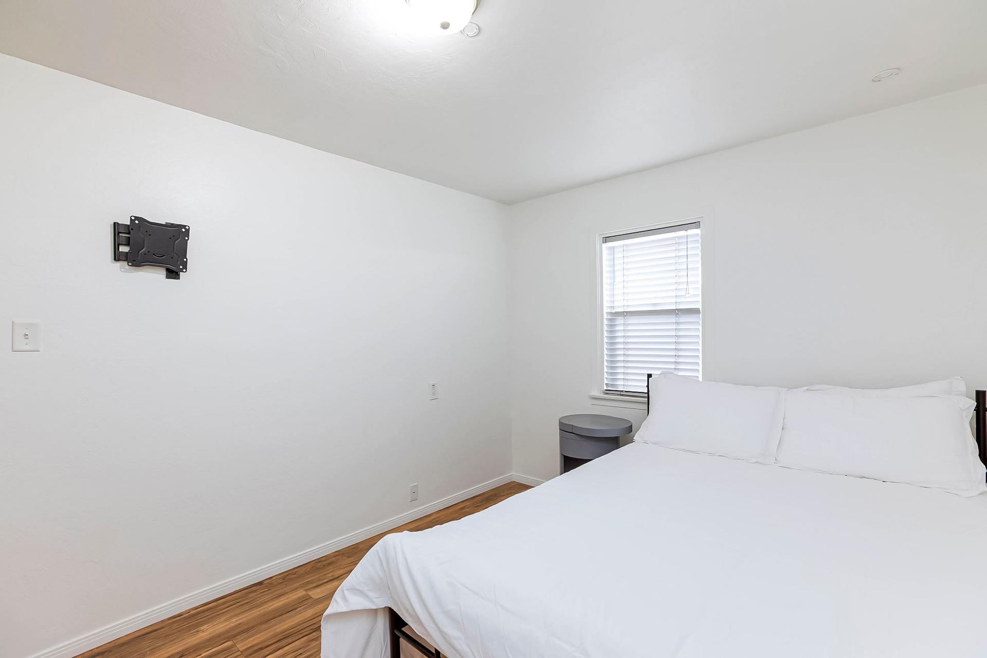 bedroom, detected:bed, window blind