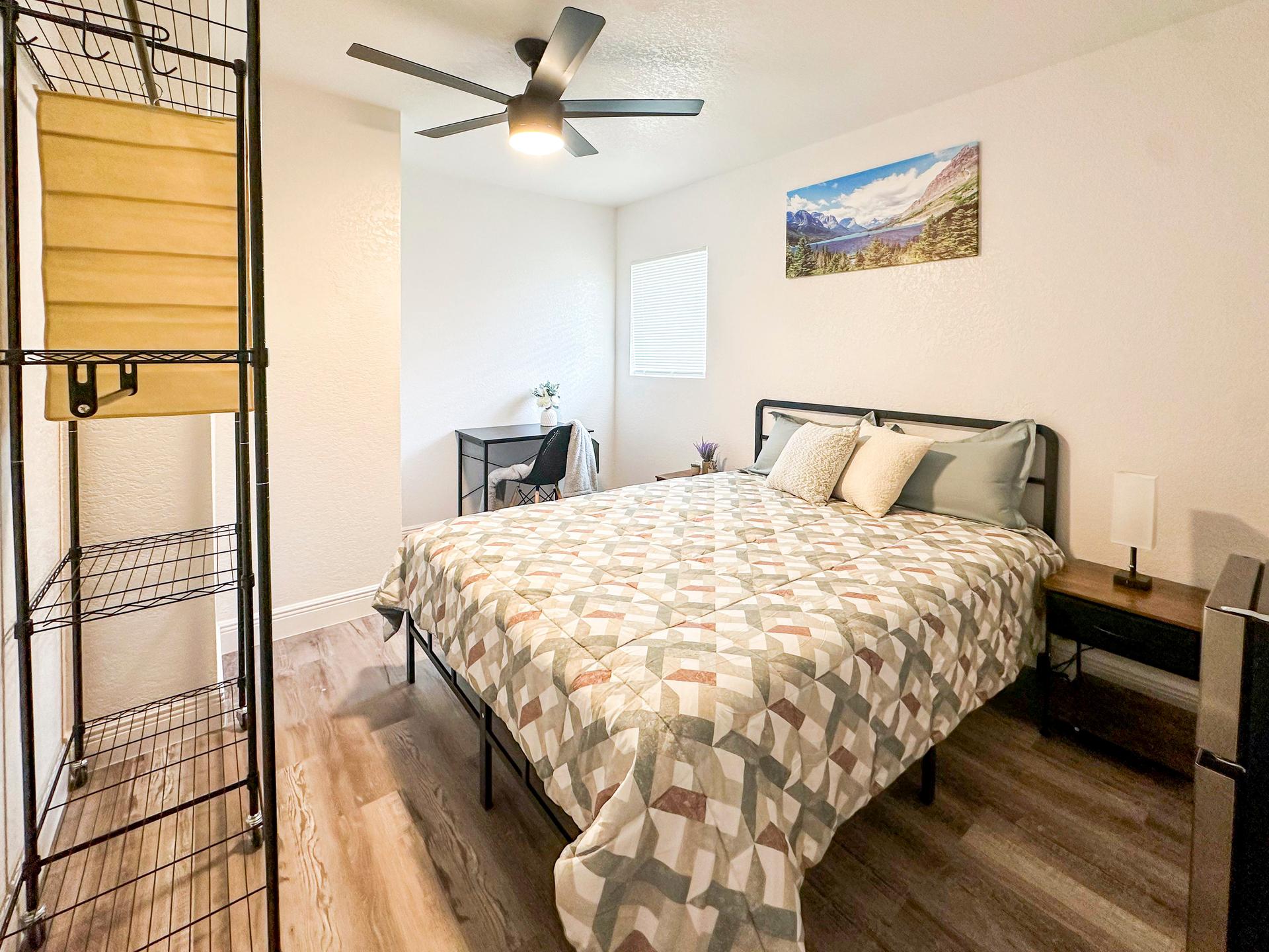 bedroom, detected:ceiling fan, bed, window blind