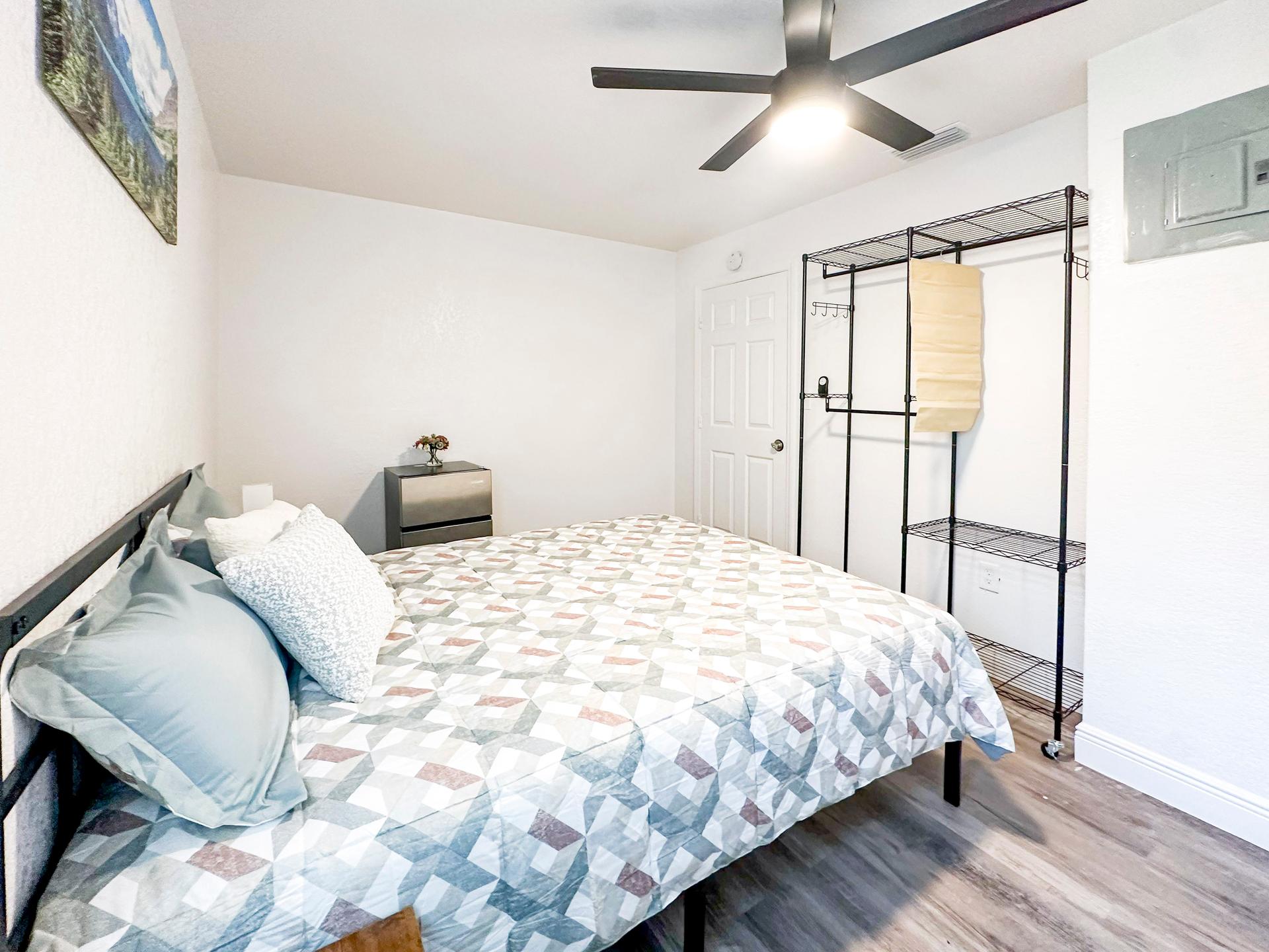 bedroom, detected:ceiling fan, bed