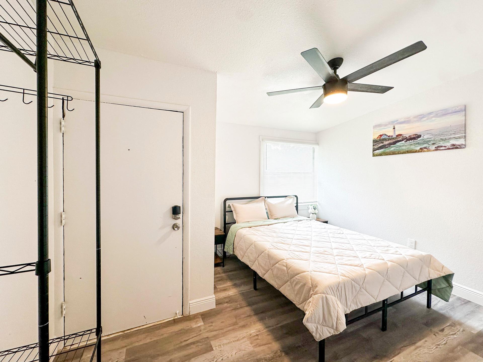 bedroom, detected:ceiling fan, bed