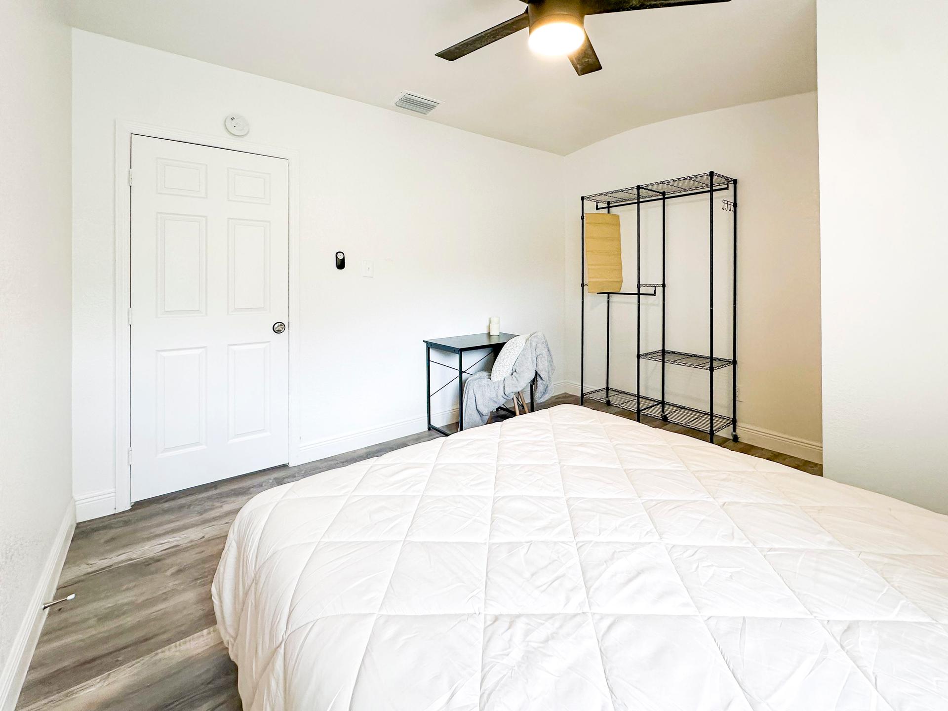 bedroom, detected:ceiling fan, bed