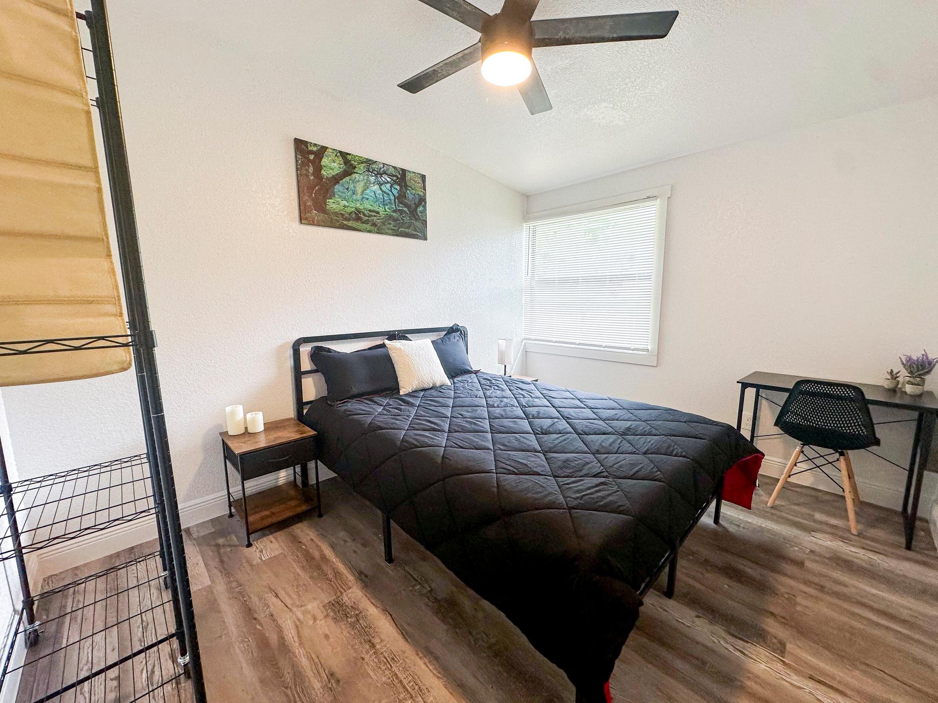 bedroom, detected:ceiling fan, bed, window blind