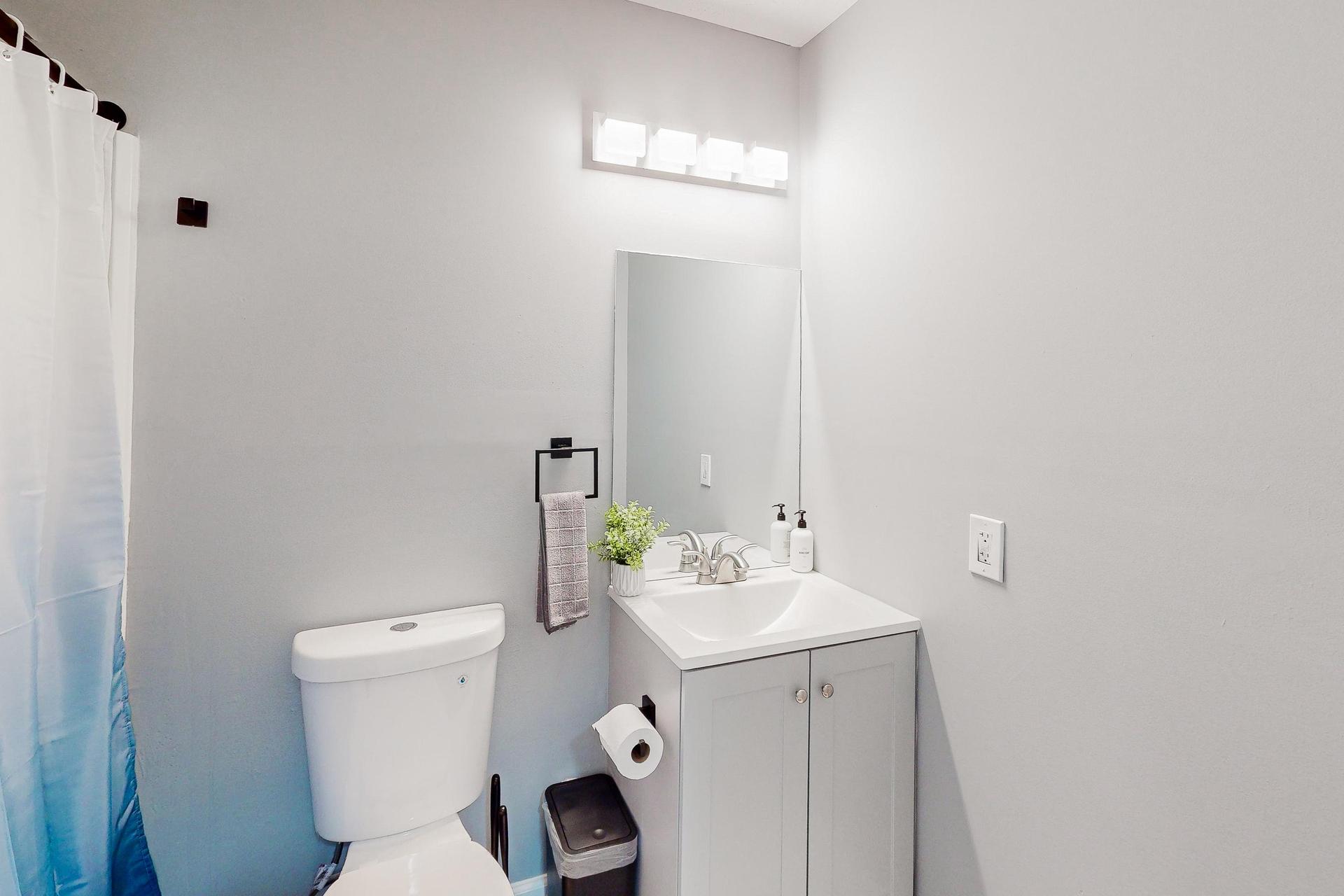 Hallway Bathroom shared amongst Room #2 and Room #3