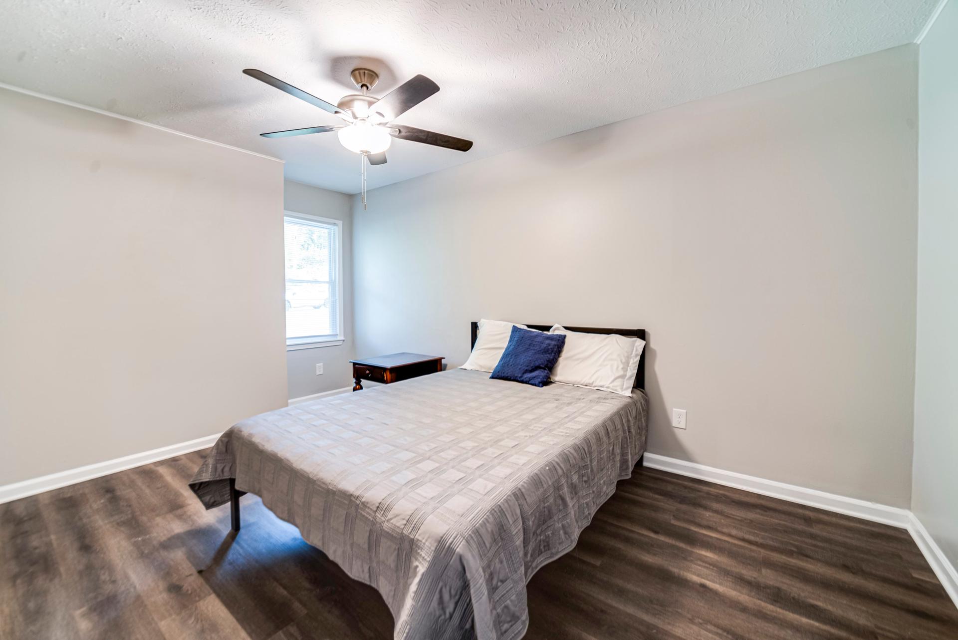 bedroom, detected:ceiling fan, window blind, bed
