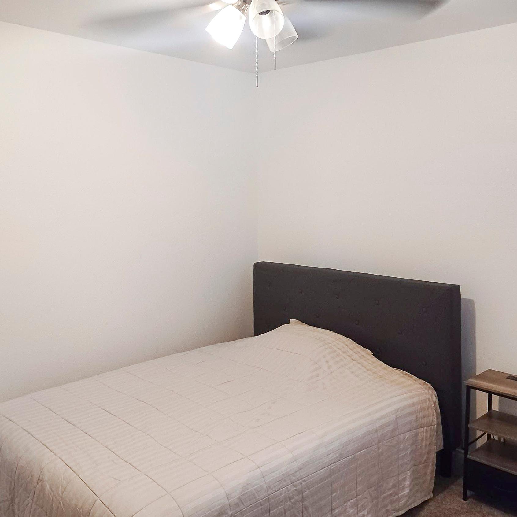 bedroom, detected:ceiling fan, window blind, bed