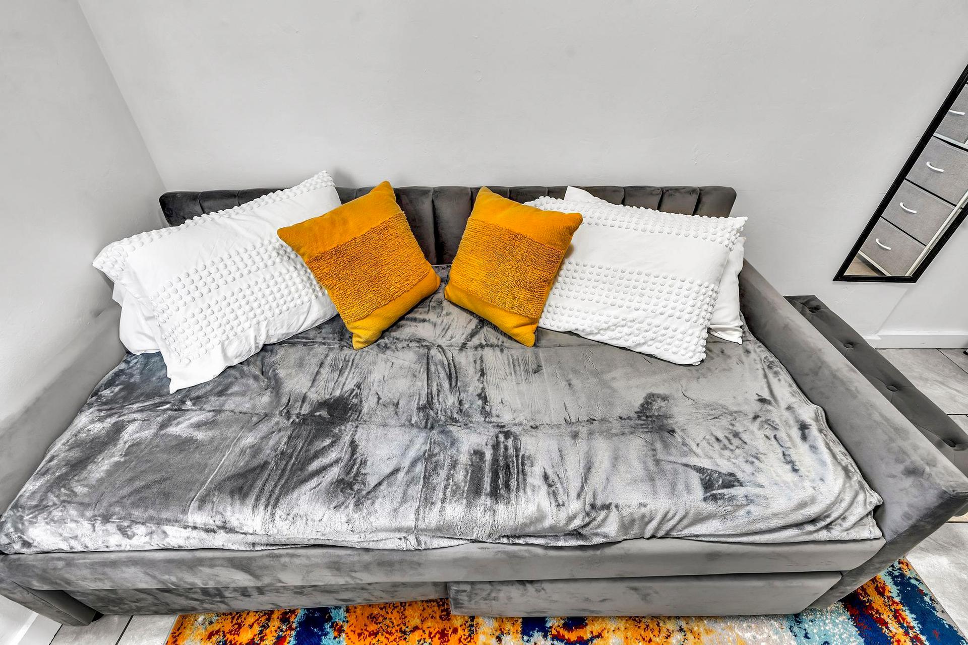 bedroom, detected: