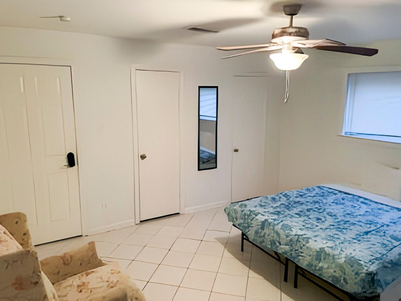 bedroom, detected:ceiling fan, bed, window blind