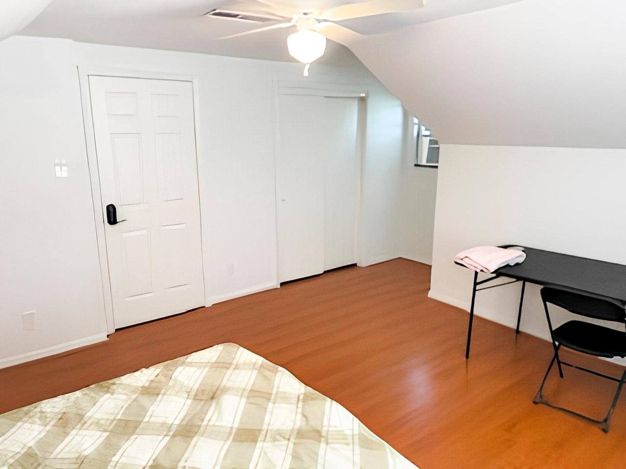 bedroom, detected:ceiling fan, bed