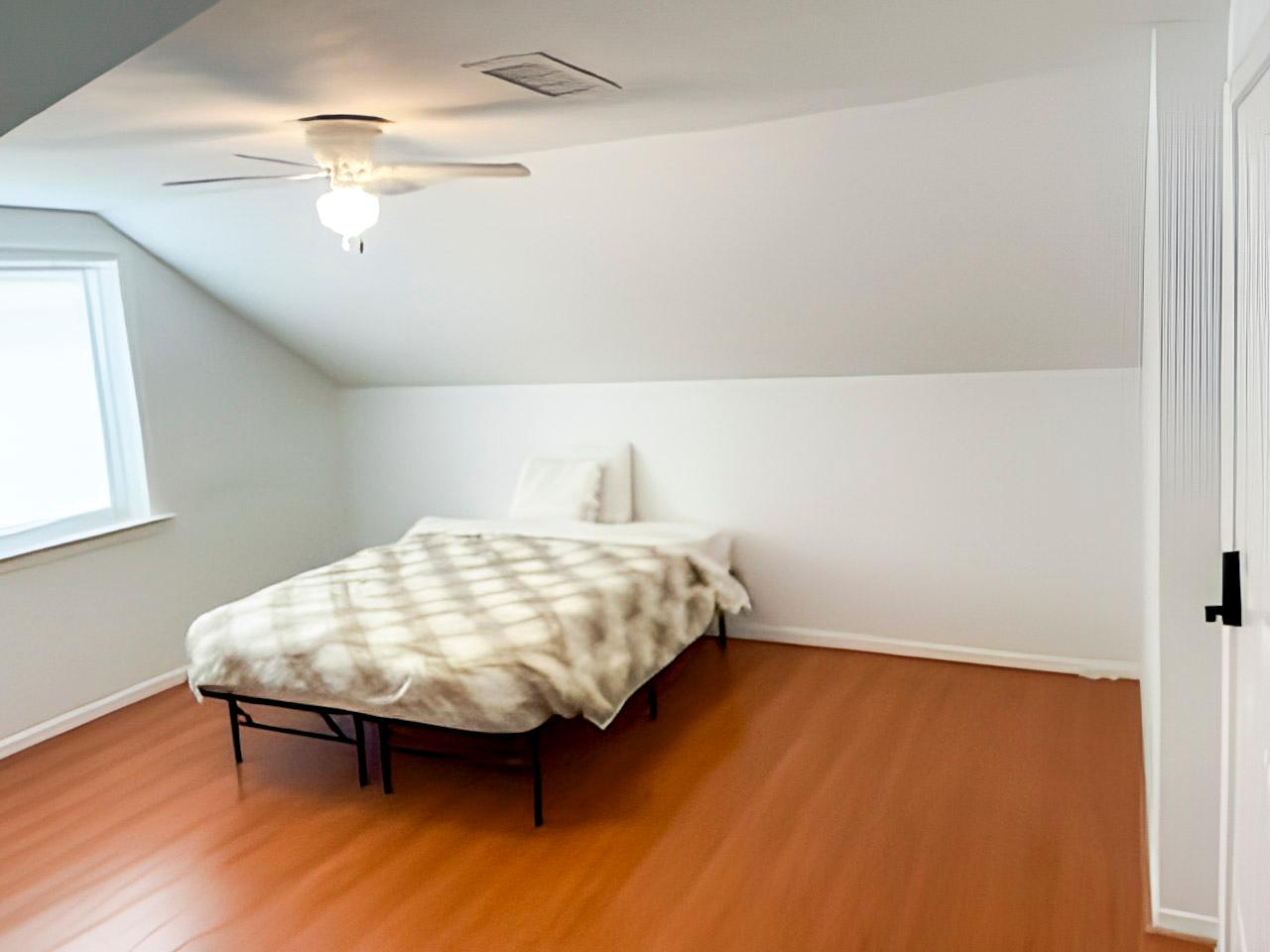 bedroom, detected:bed, window blind, ceiling fan