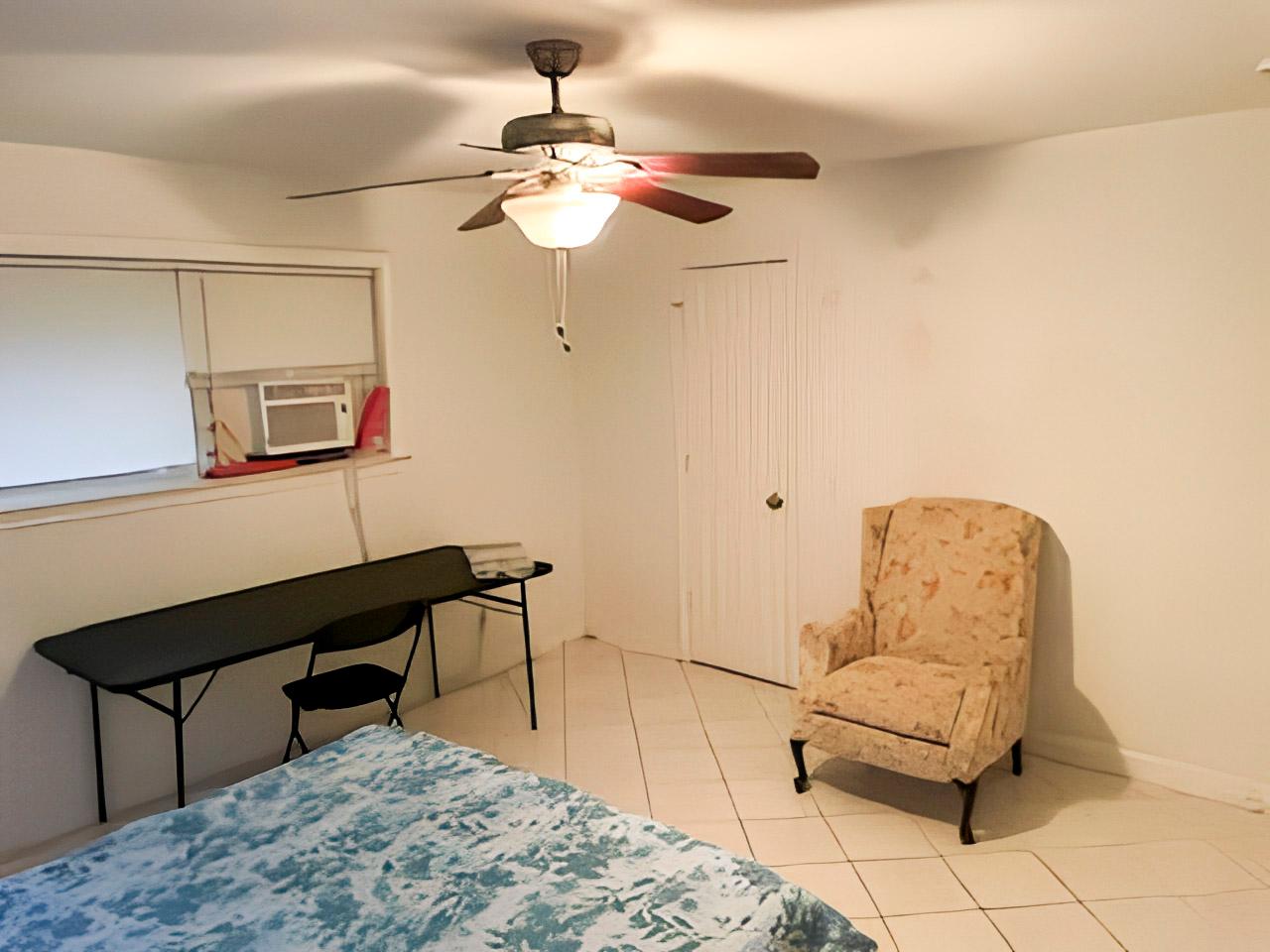 living_room, detected:ceiling fan