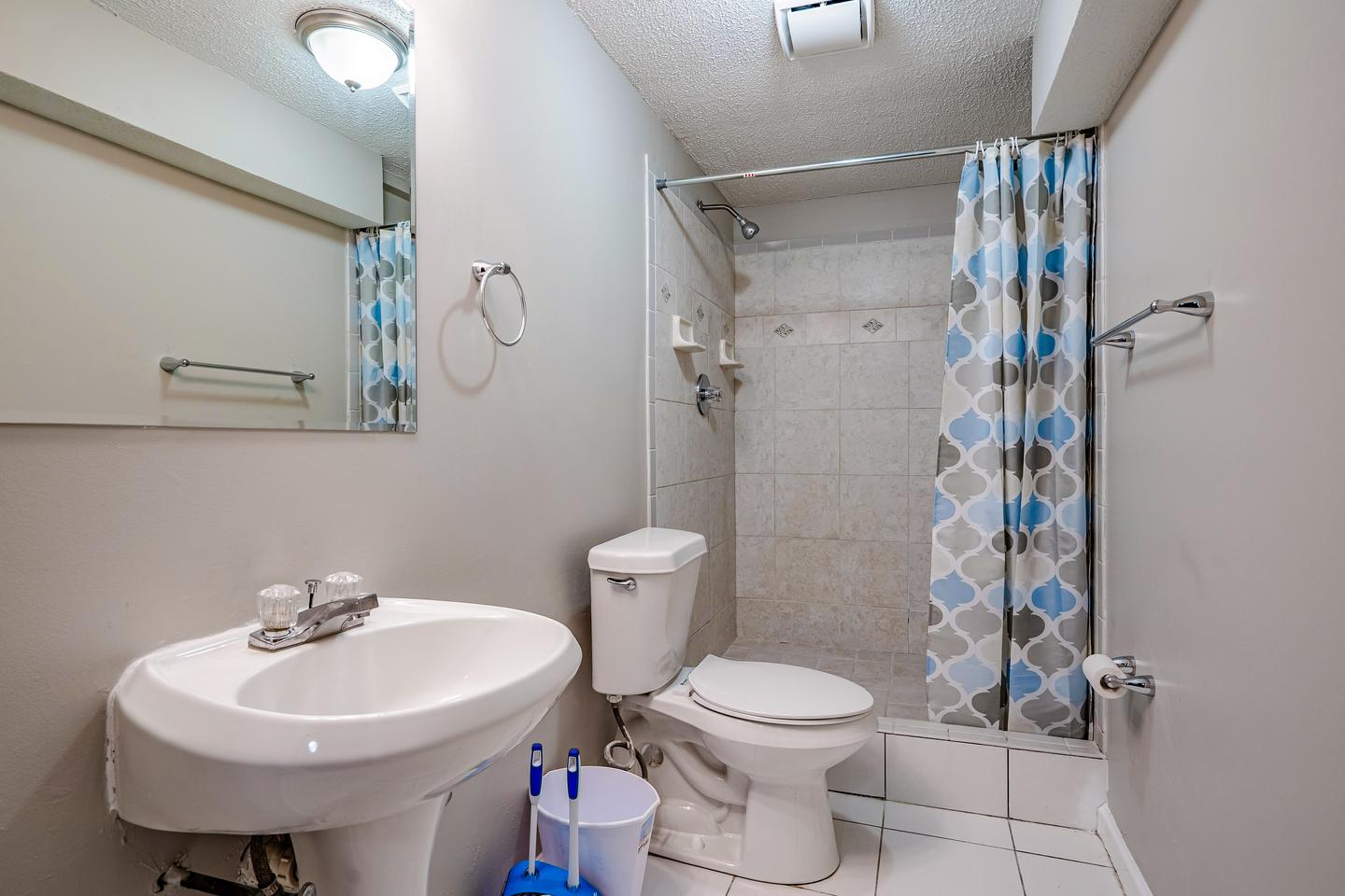Bathroom(s)