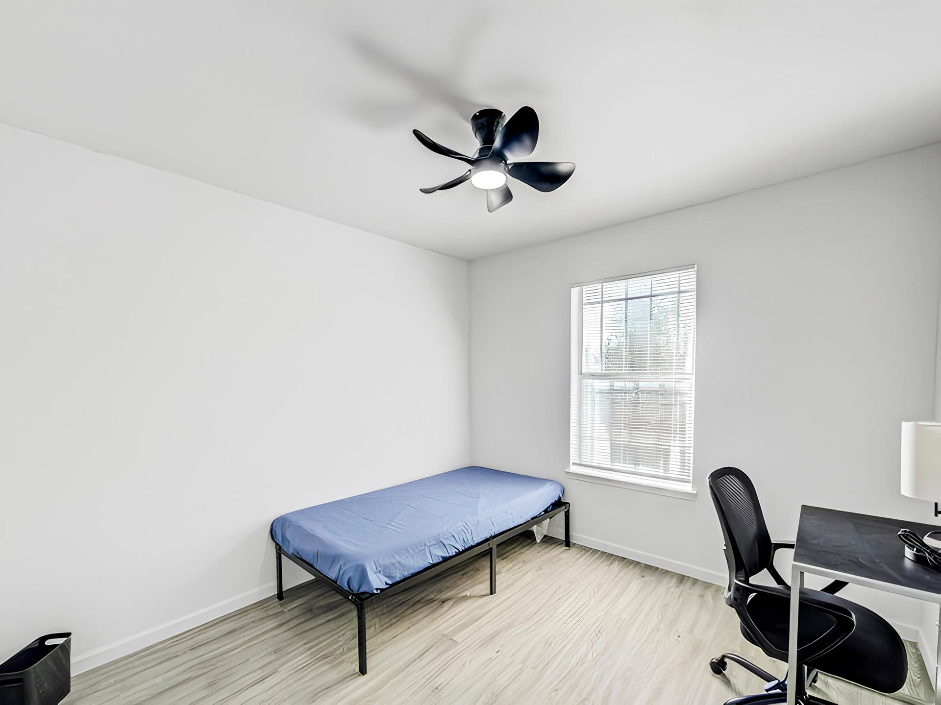 living_room, detected:ceiling fan