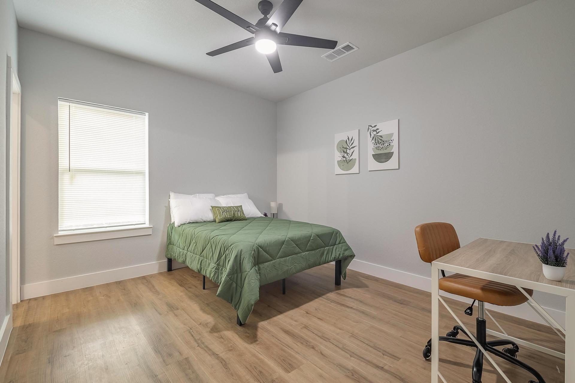 bedroom, detected:ceiling fan, bed