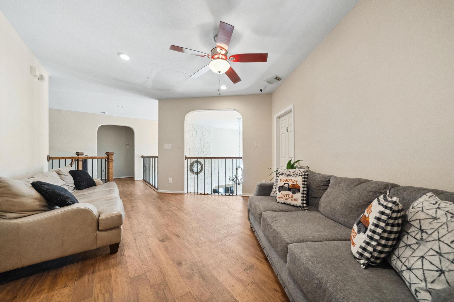 Room secluded to right with no Padmates on either side of walls