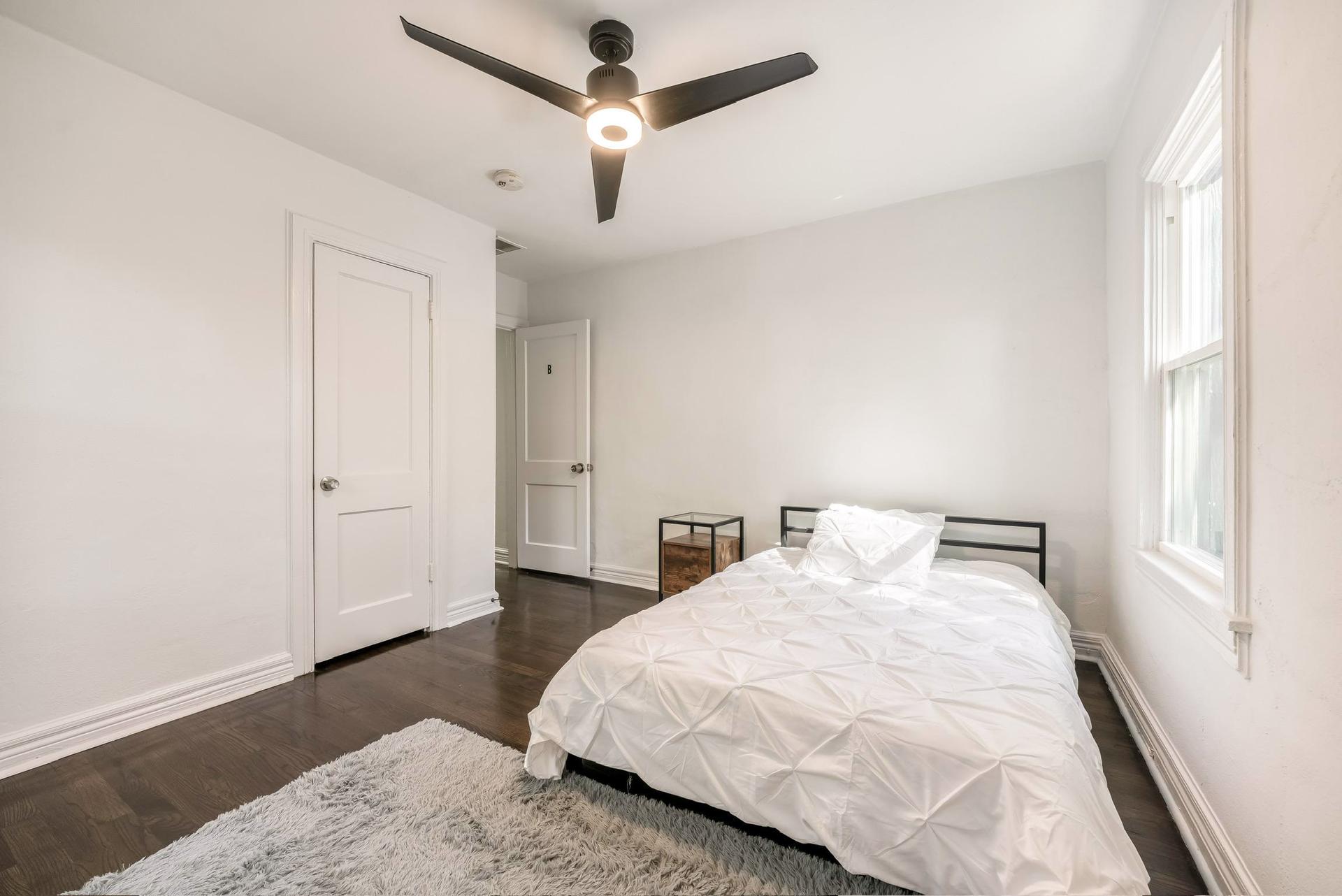 bedroom, detected:ceiling fan, bed, window blind