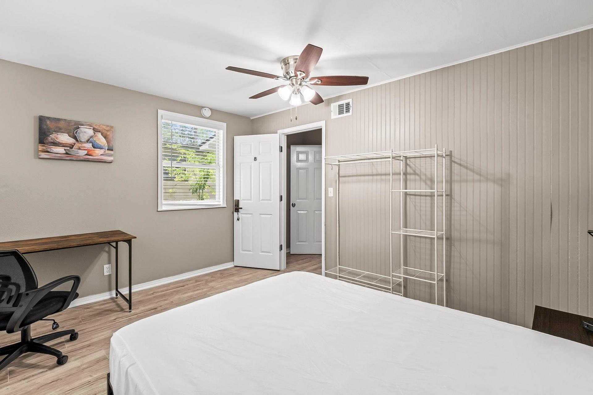 bedroom, detected:ceiling fan, bed